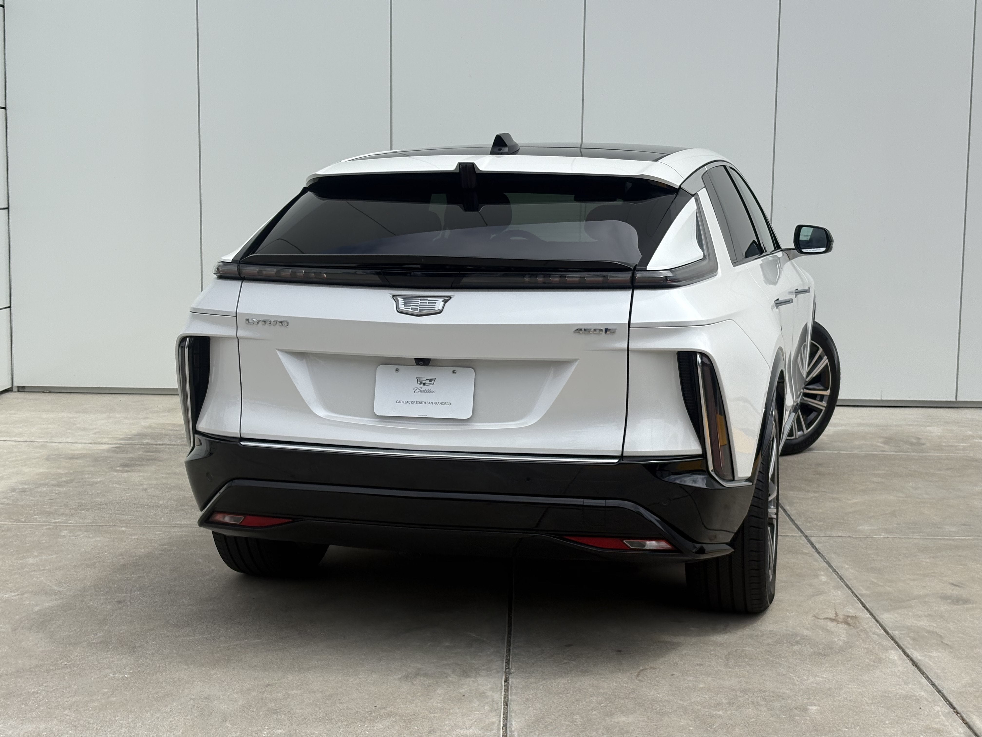 2024 Cadillac LYRIQ Luxury 2