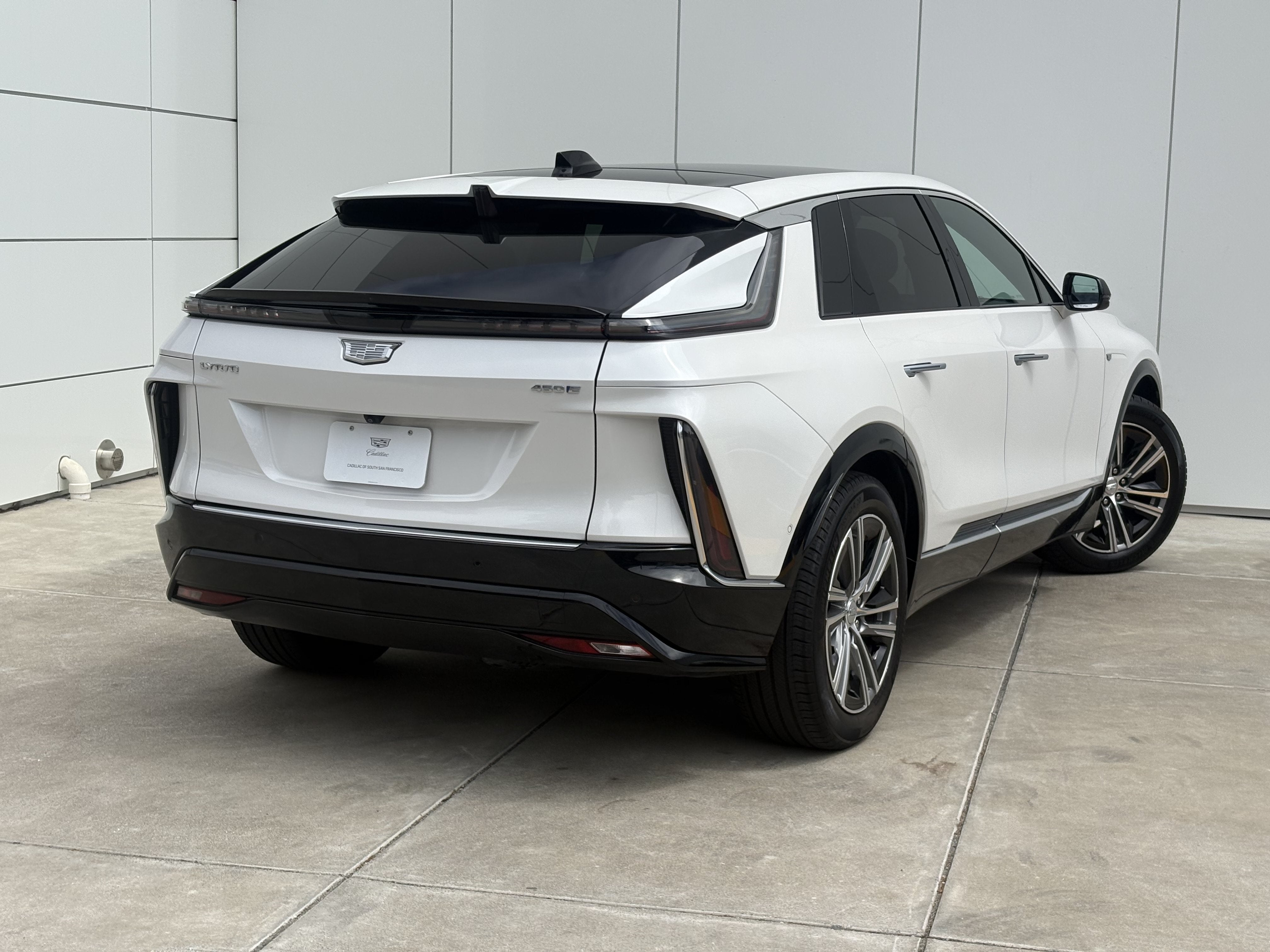 2024 Cadillac LYRIQ Luxury 2