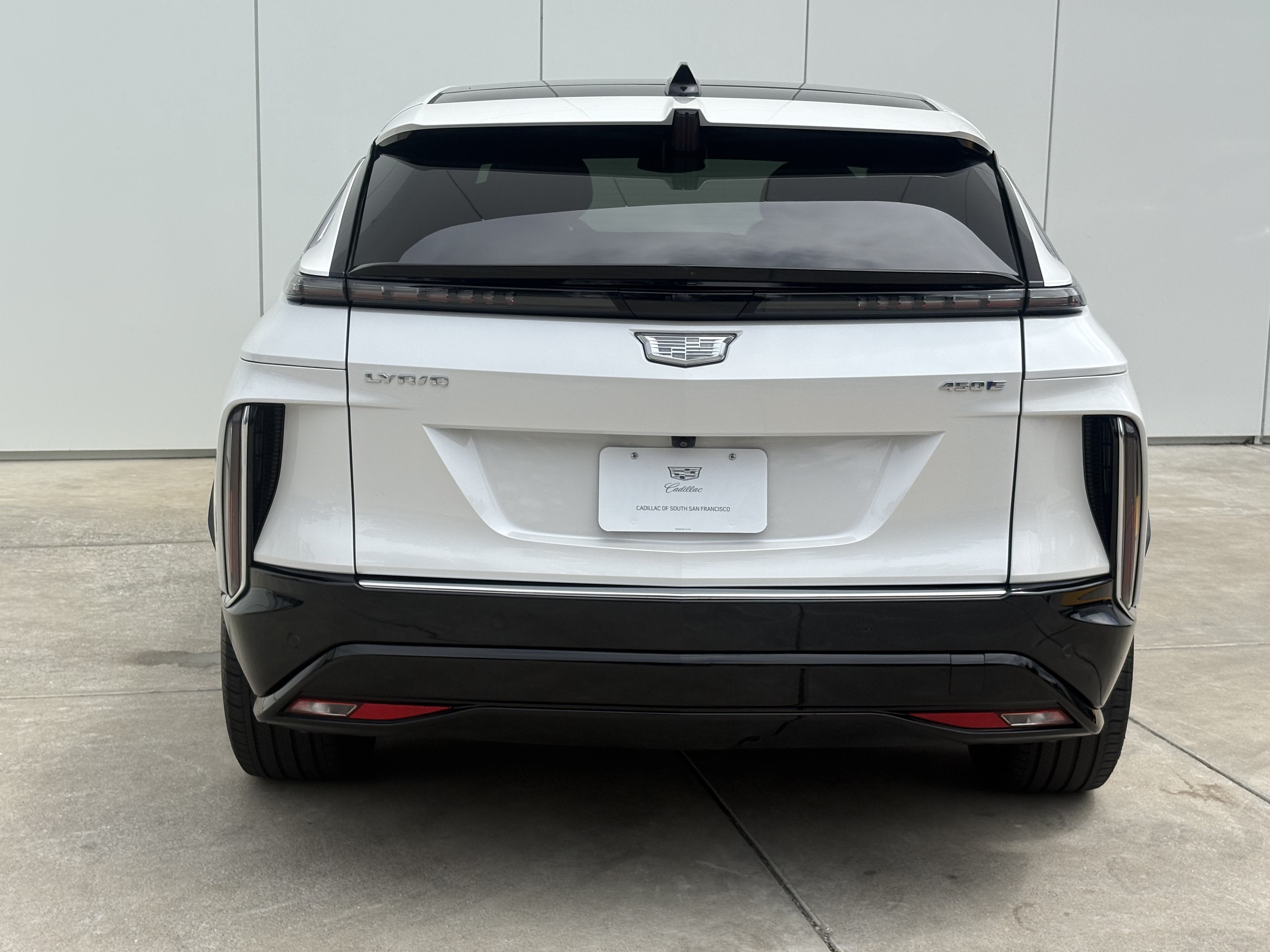 2024 Cadillac LYRIQ Luxury 2