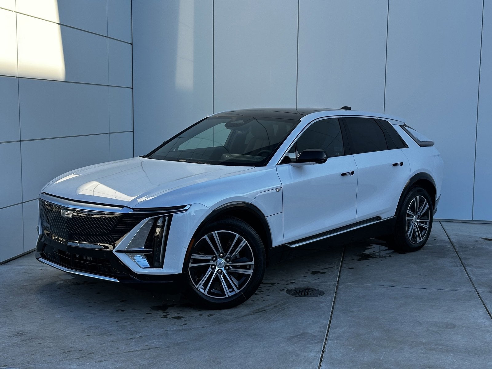 2025 Cadillac LYRIQ Luxury 2