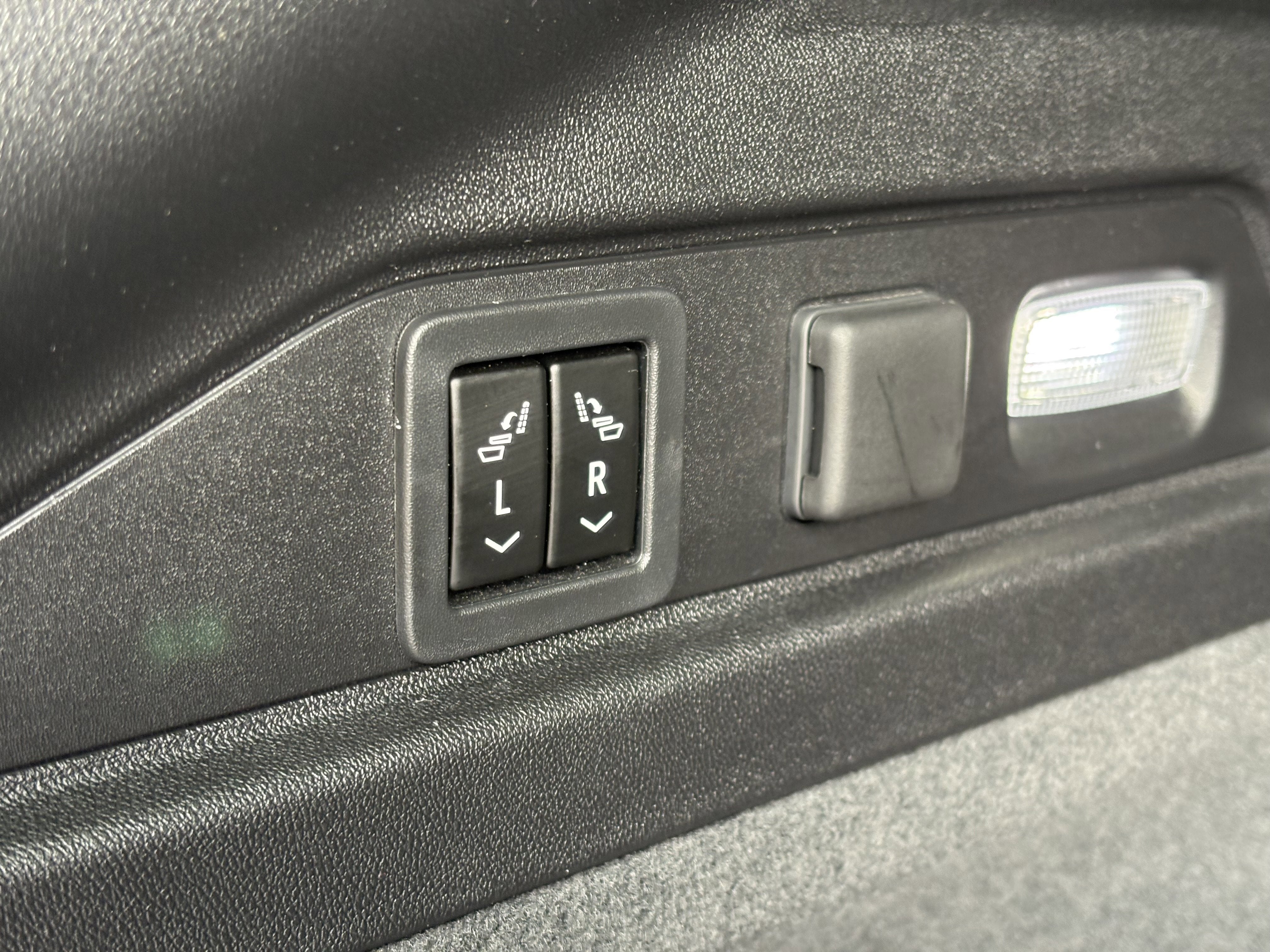 2024 Cadillac LYRIQ Luxury 2