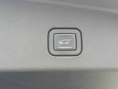 2024 Cadillac LYRIQ Luxury 2