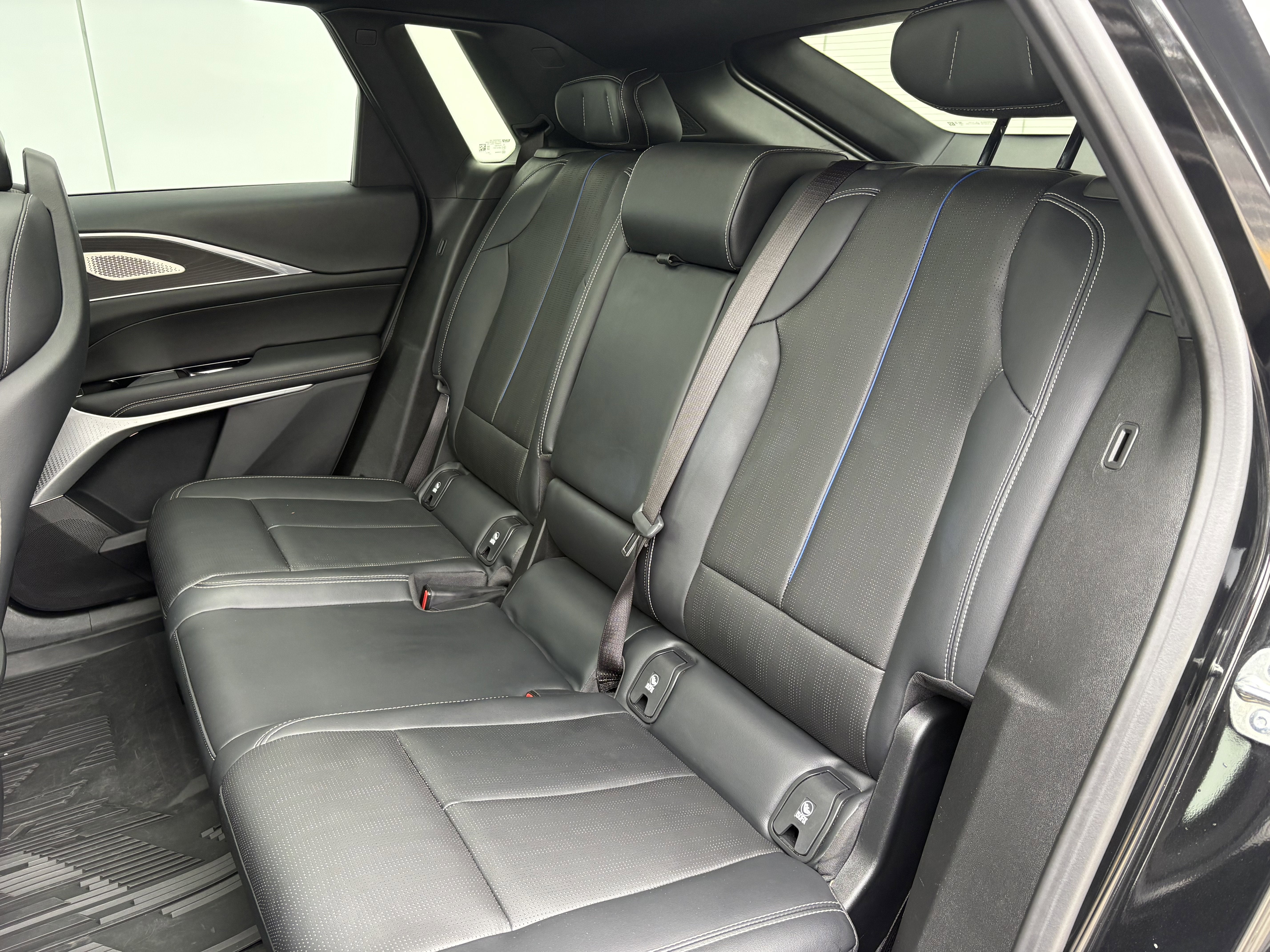 2024 Cadillac LYRIQ Luxury 2