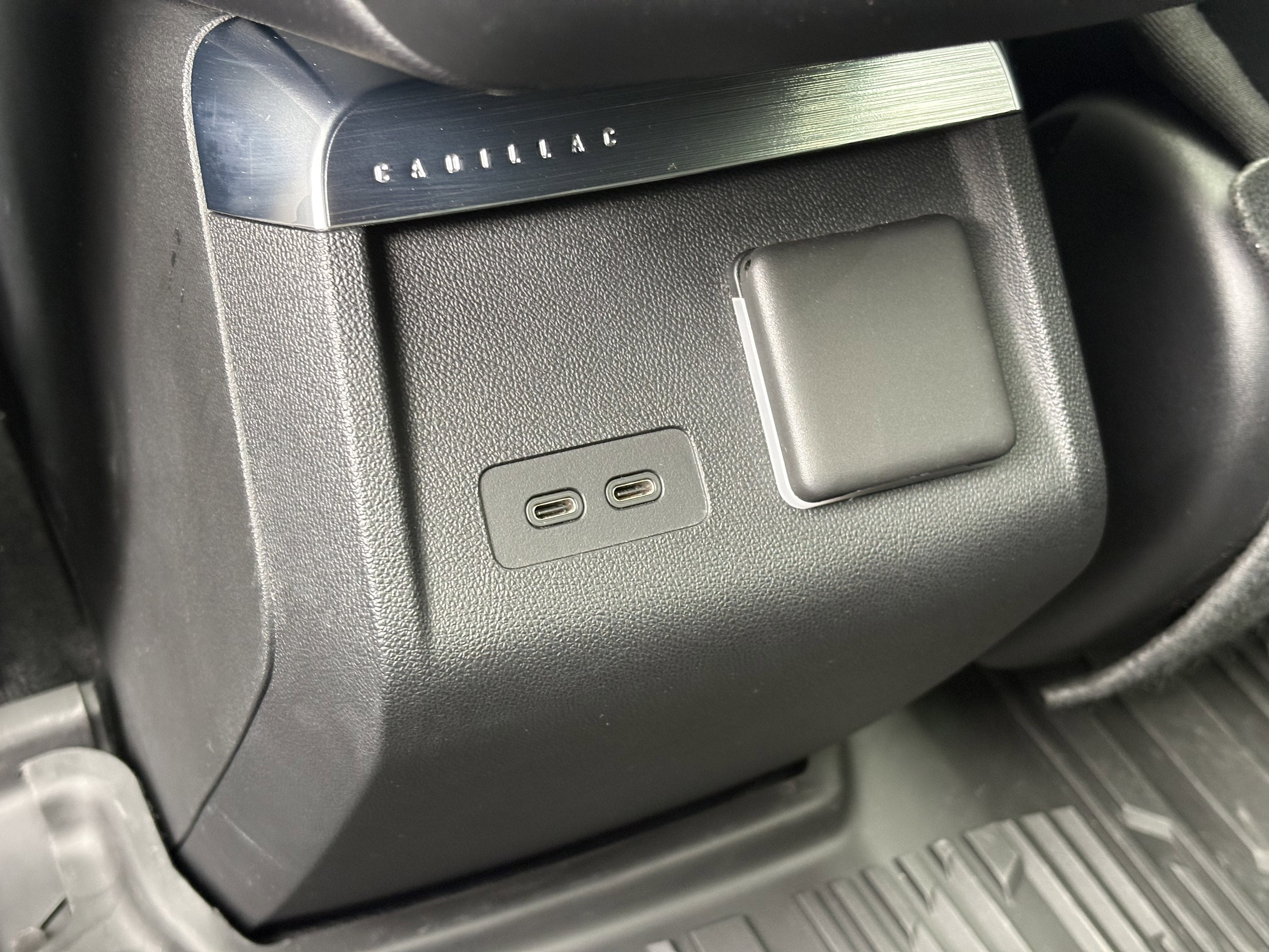 2024 Cadillac LYRIQ Luxury 2