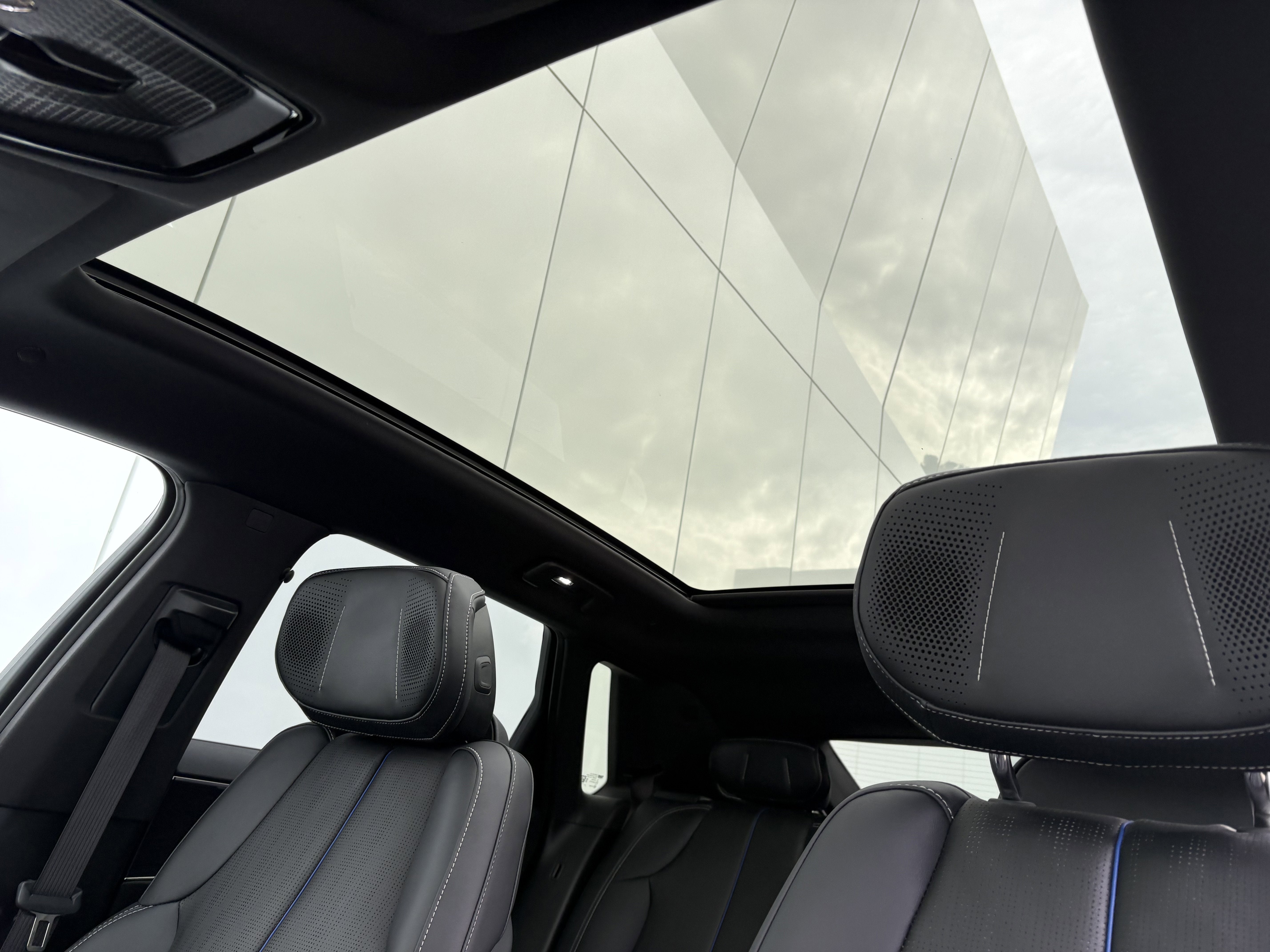 2024 Cadillac LYRIQ Luxury 2