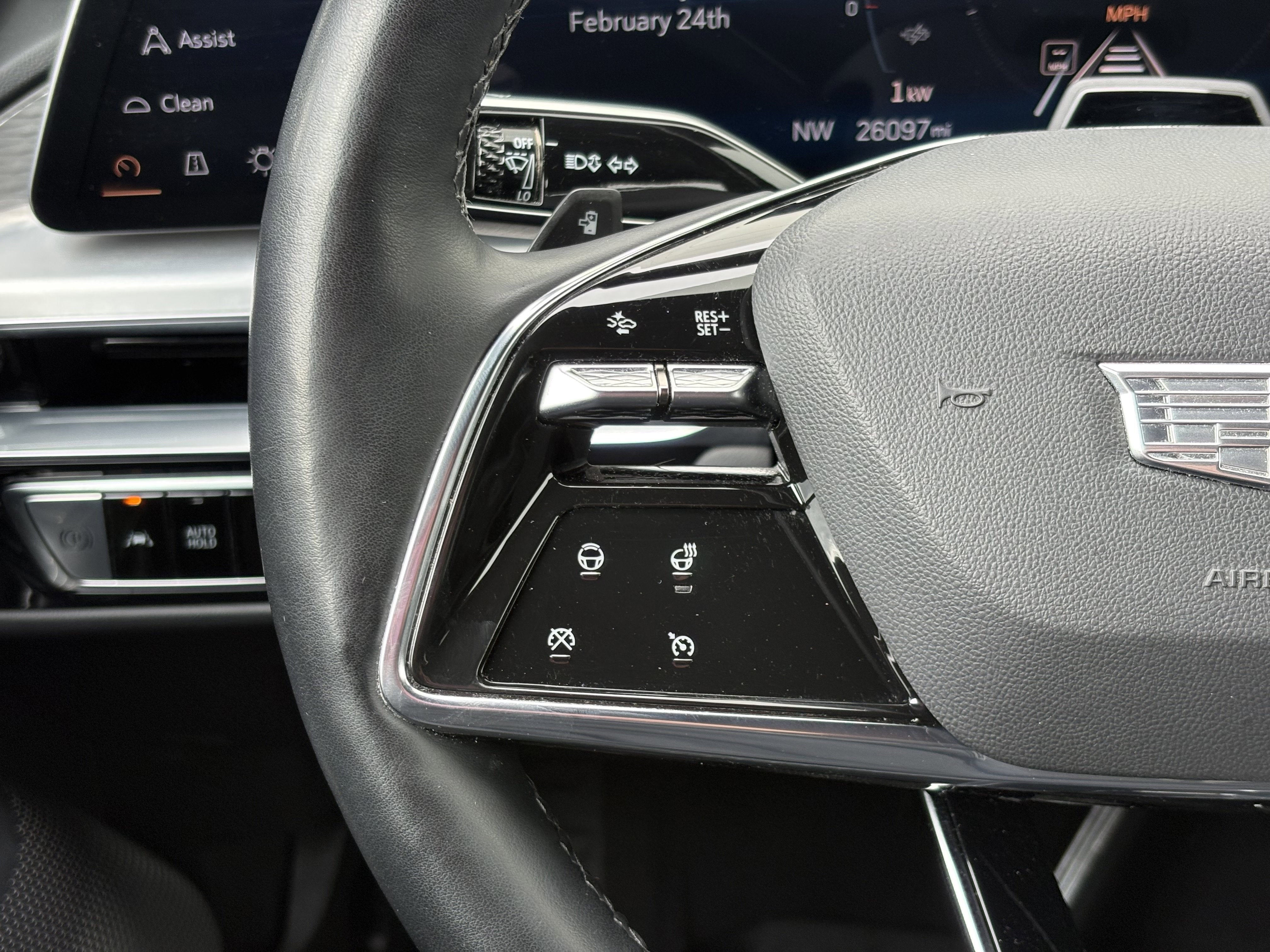 2024 Cadillac LYRIQ Luxury 2