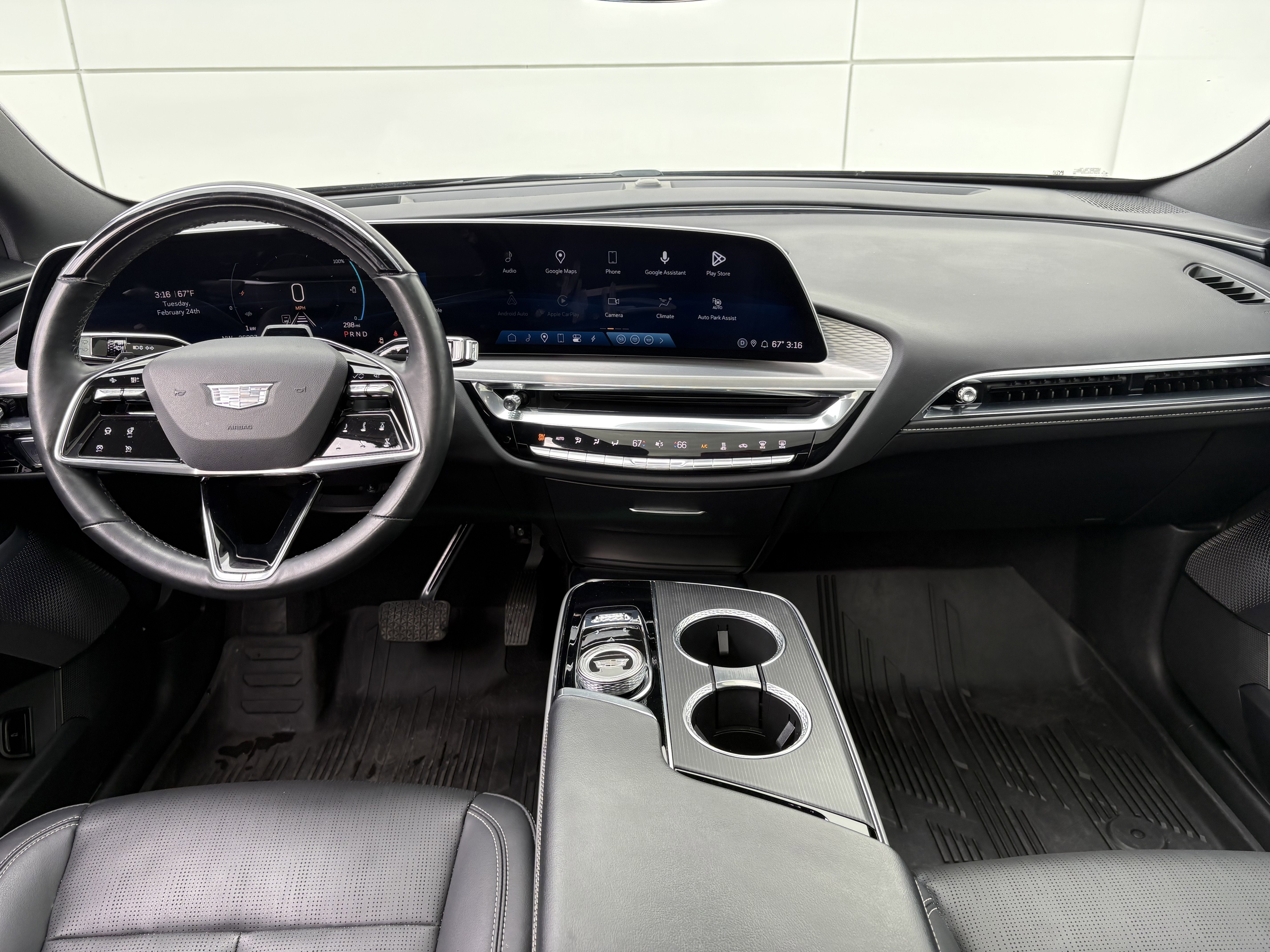 2024 Cadillac LYRIQ Luxury 2