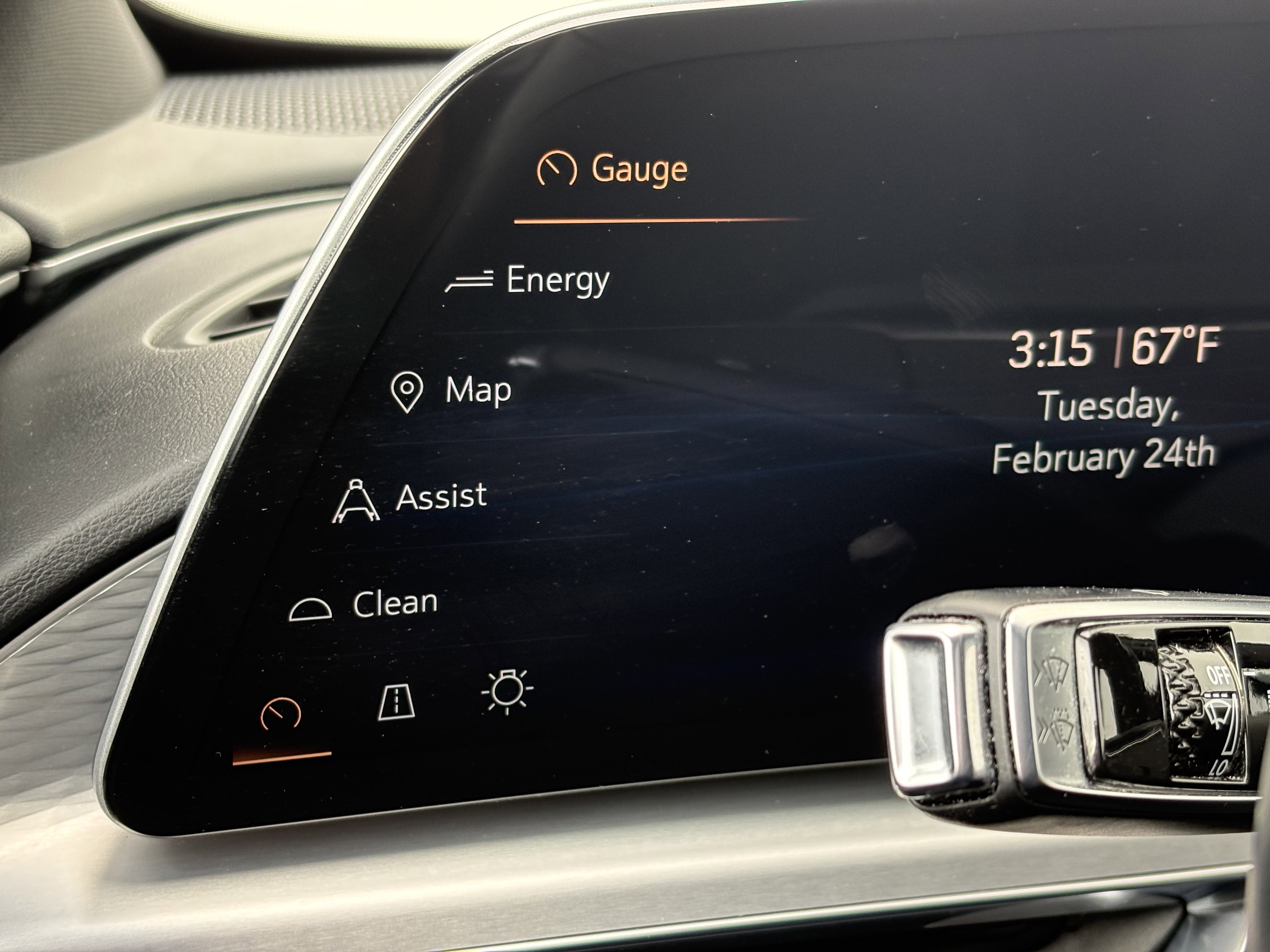 2024 Cadillac LYRIQ Luxury 2