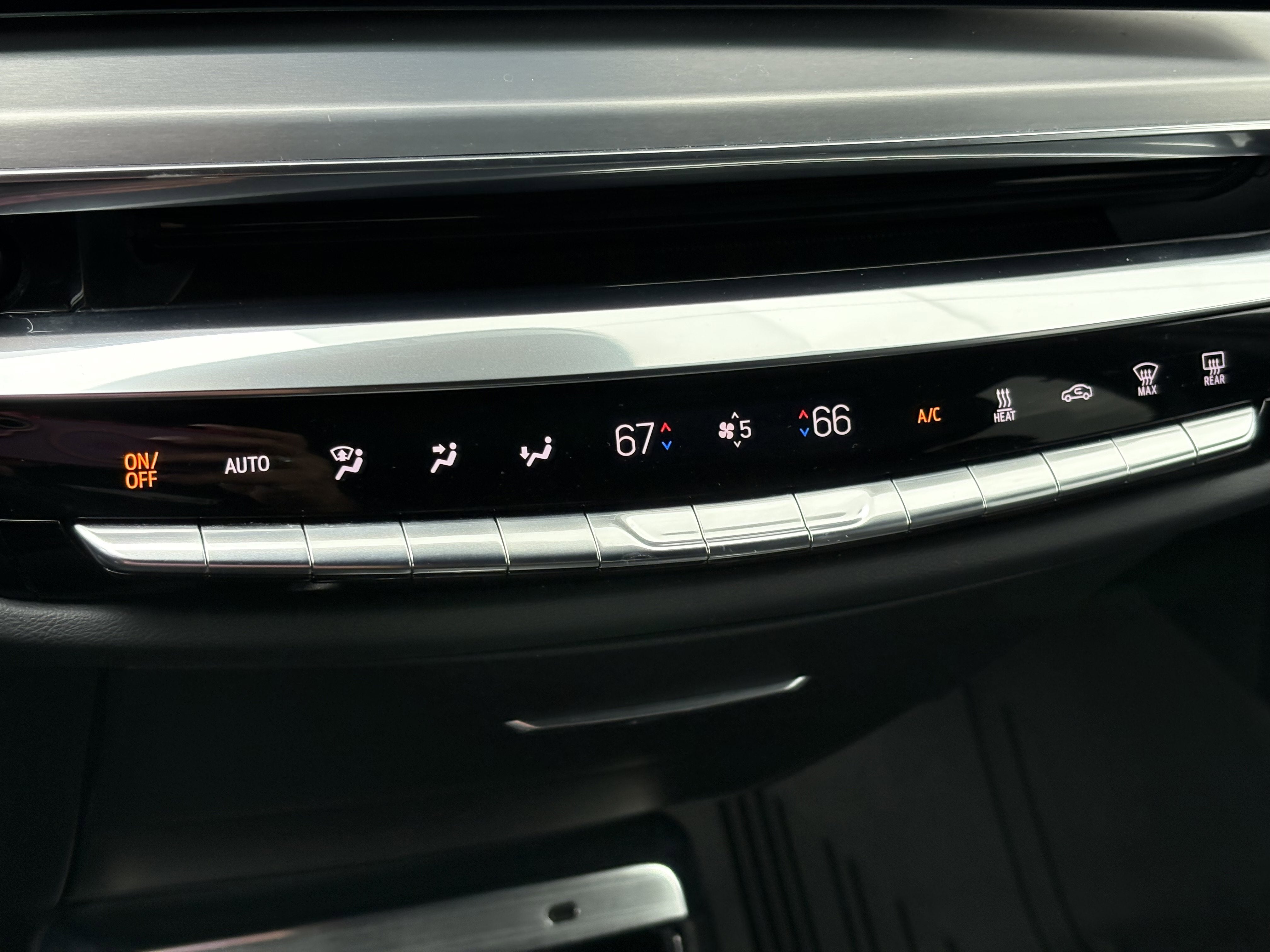 2024 Cadillac LYRIQ Luxury 2