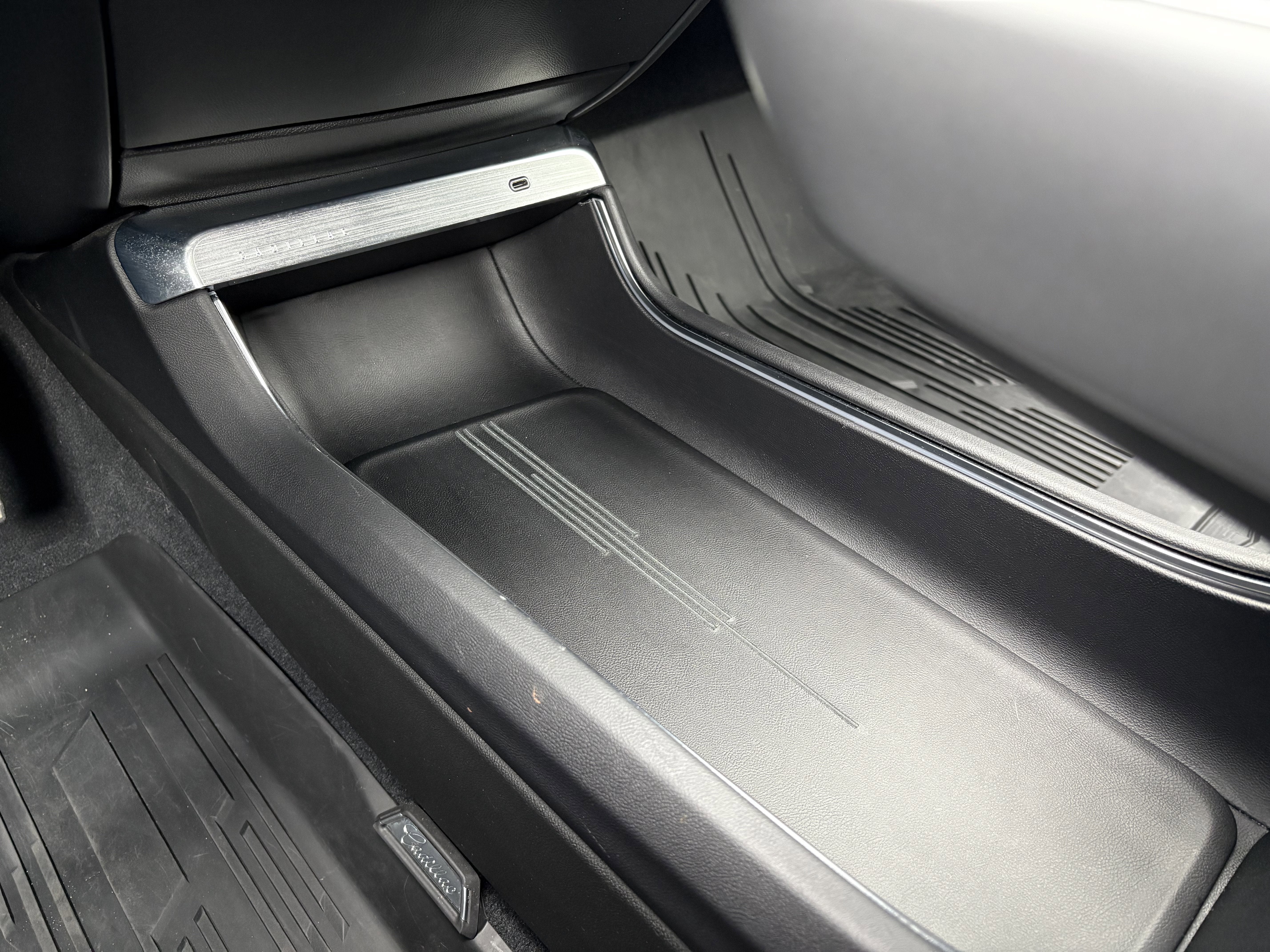 2024 Cadillac LYRIQ Luxury 2