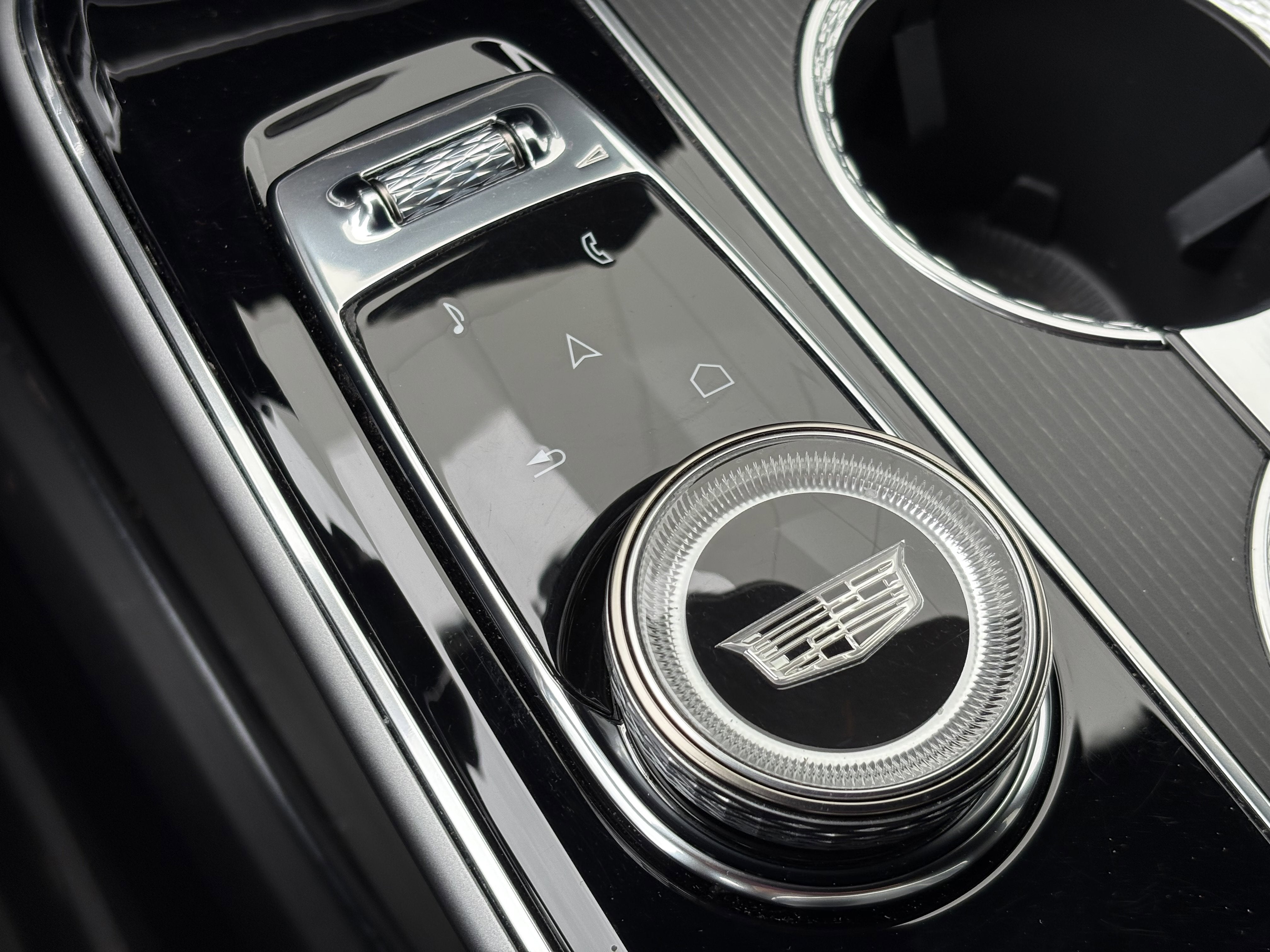 2024 Cadillac LYRIQ Luxury 2