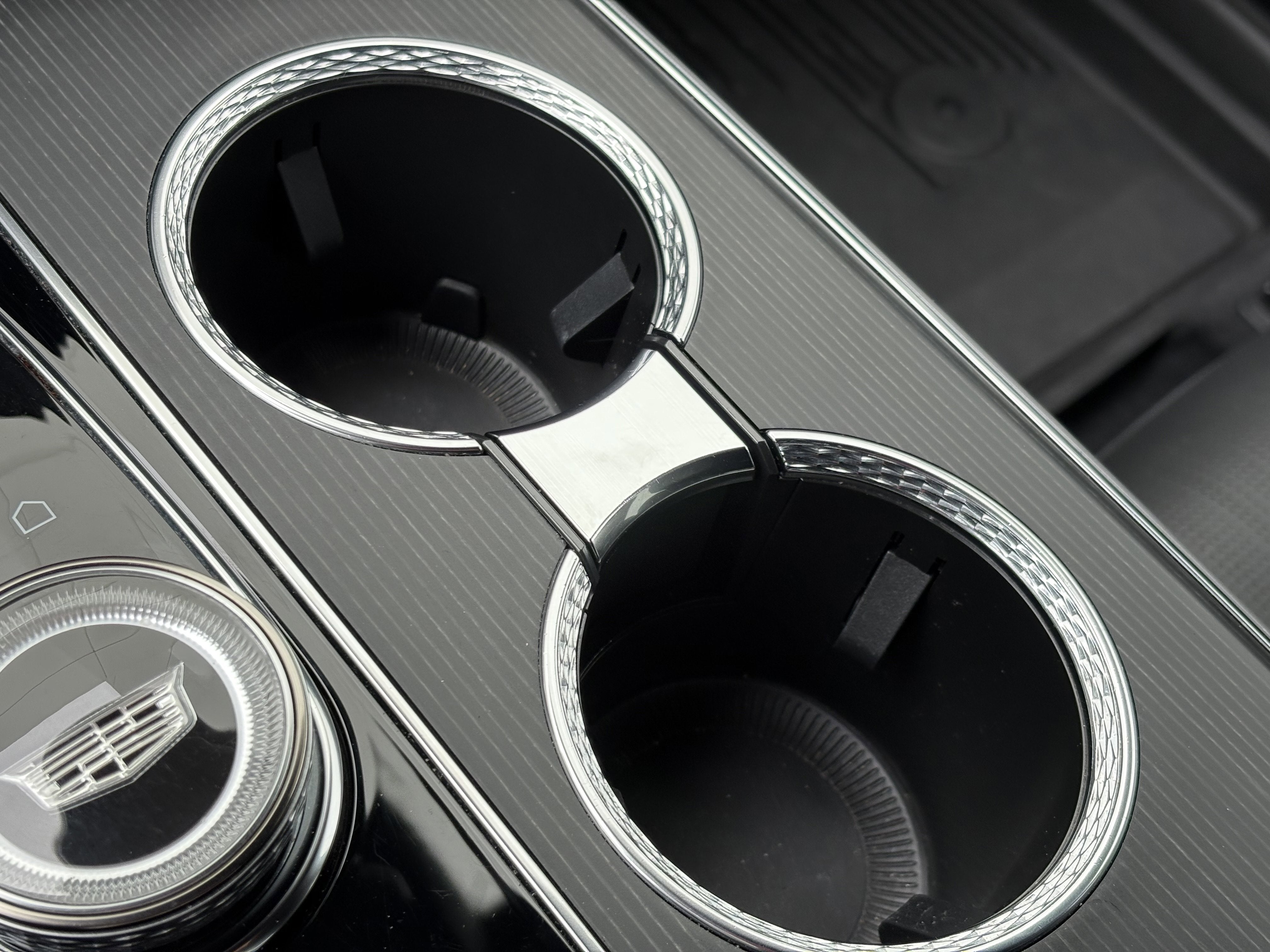 2024 Cadillac LYRIQ Luxury 2