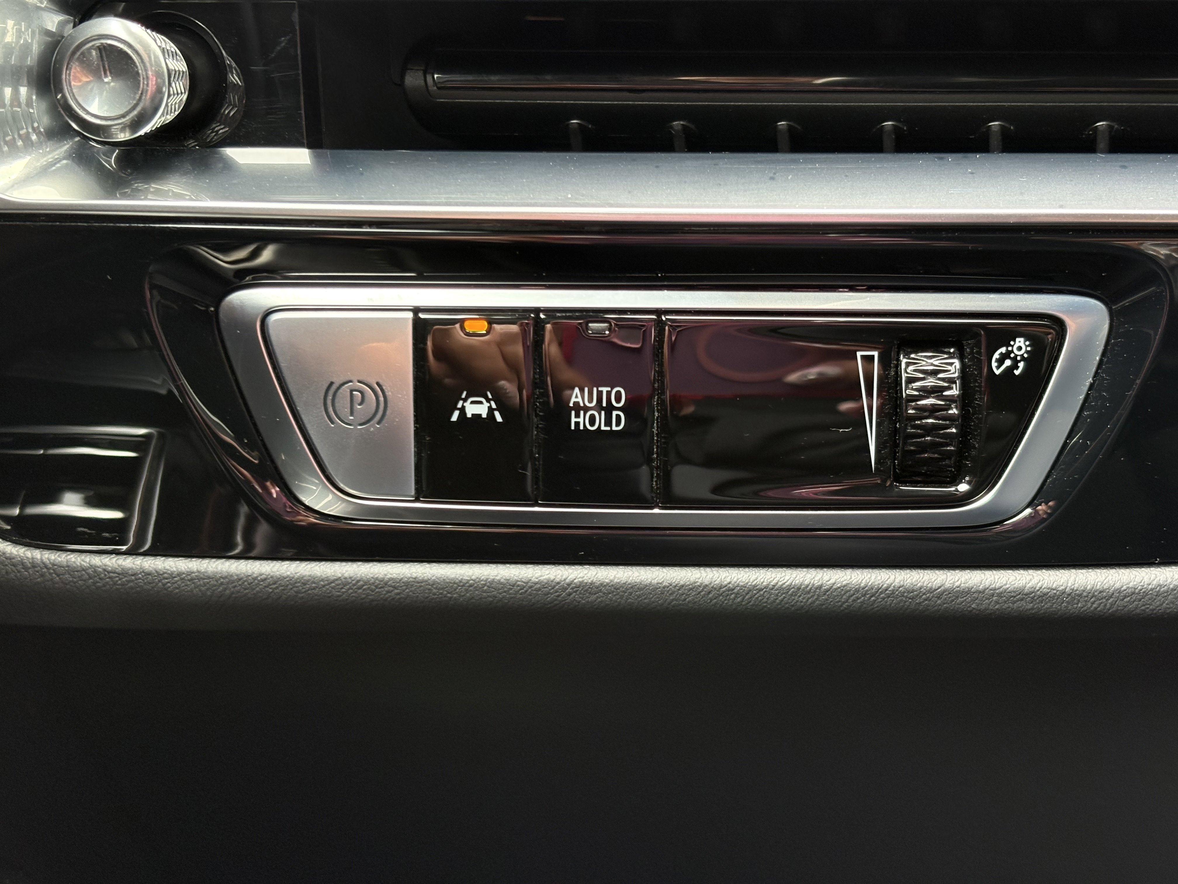 2024 Cadillac LYRIQ Luxury 2