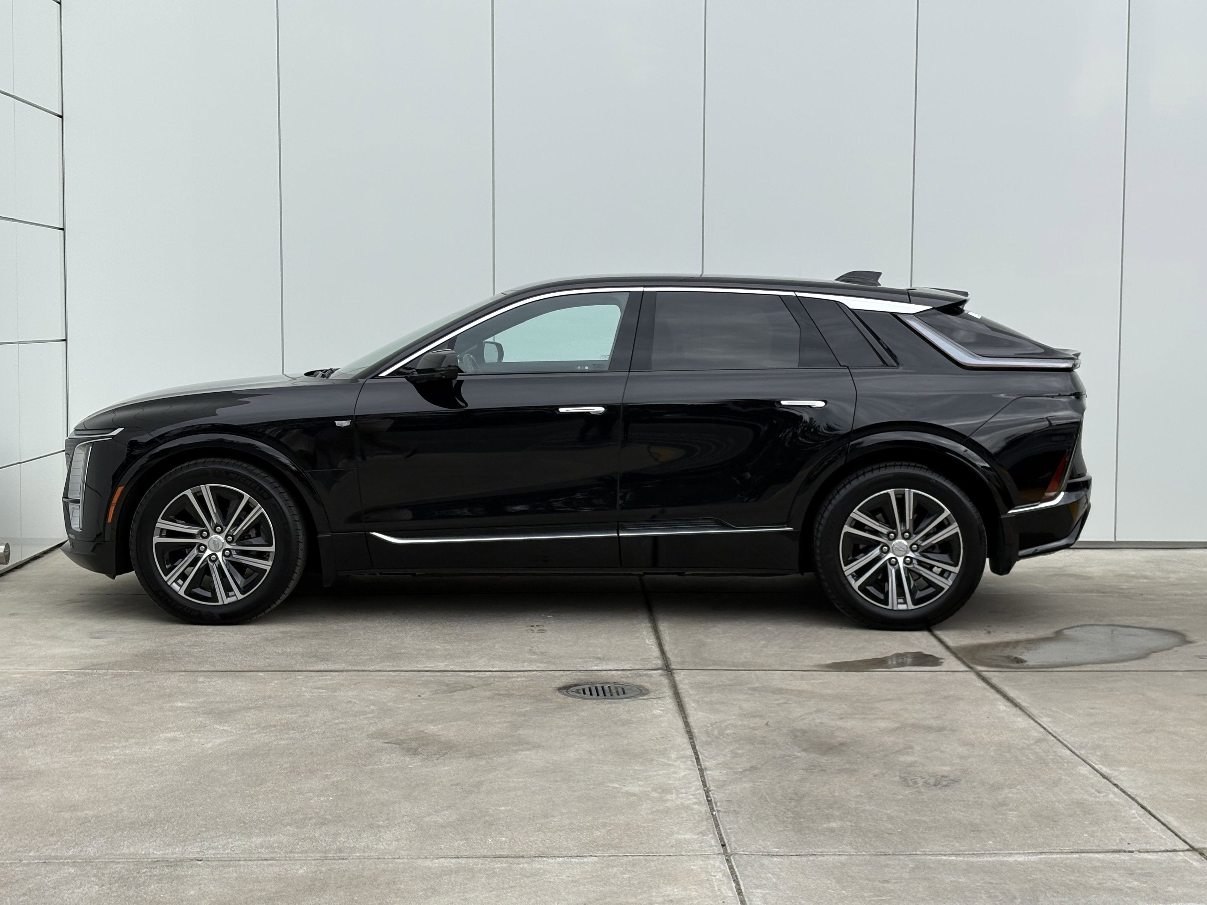 2024 Cadillac LYRIQ Luxury 2