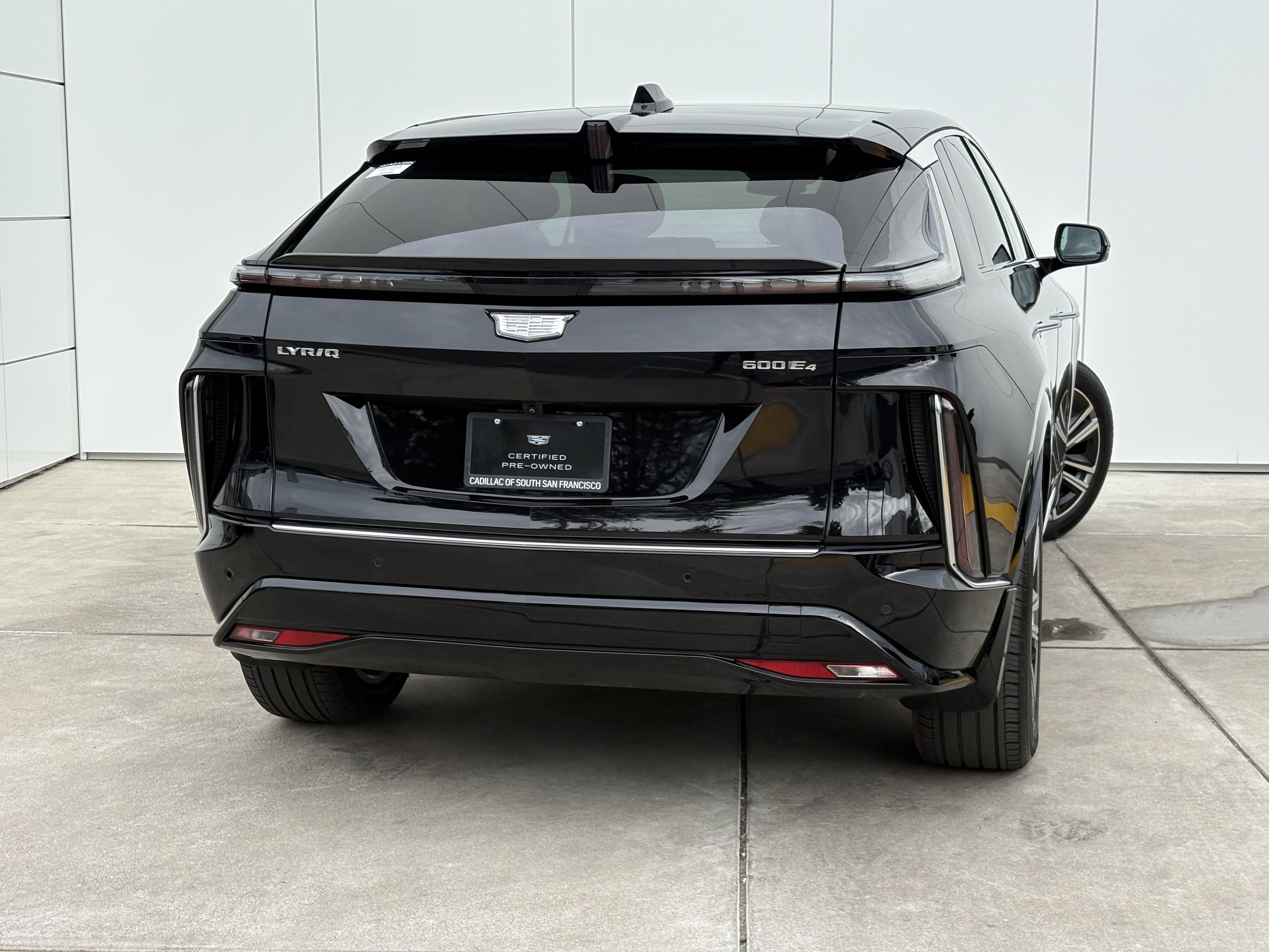 2024 Cadillac LYRIQ Luxury 2