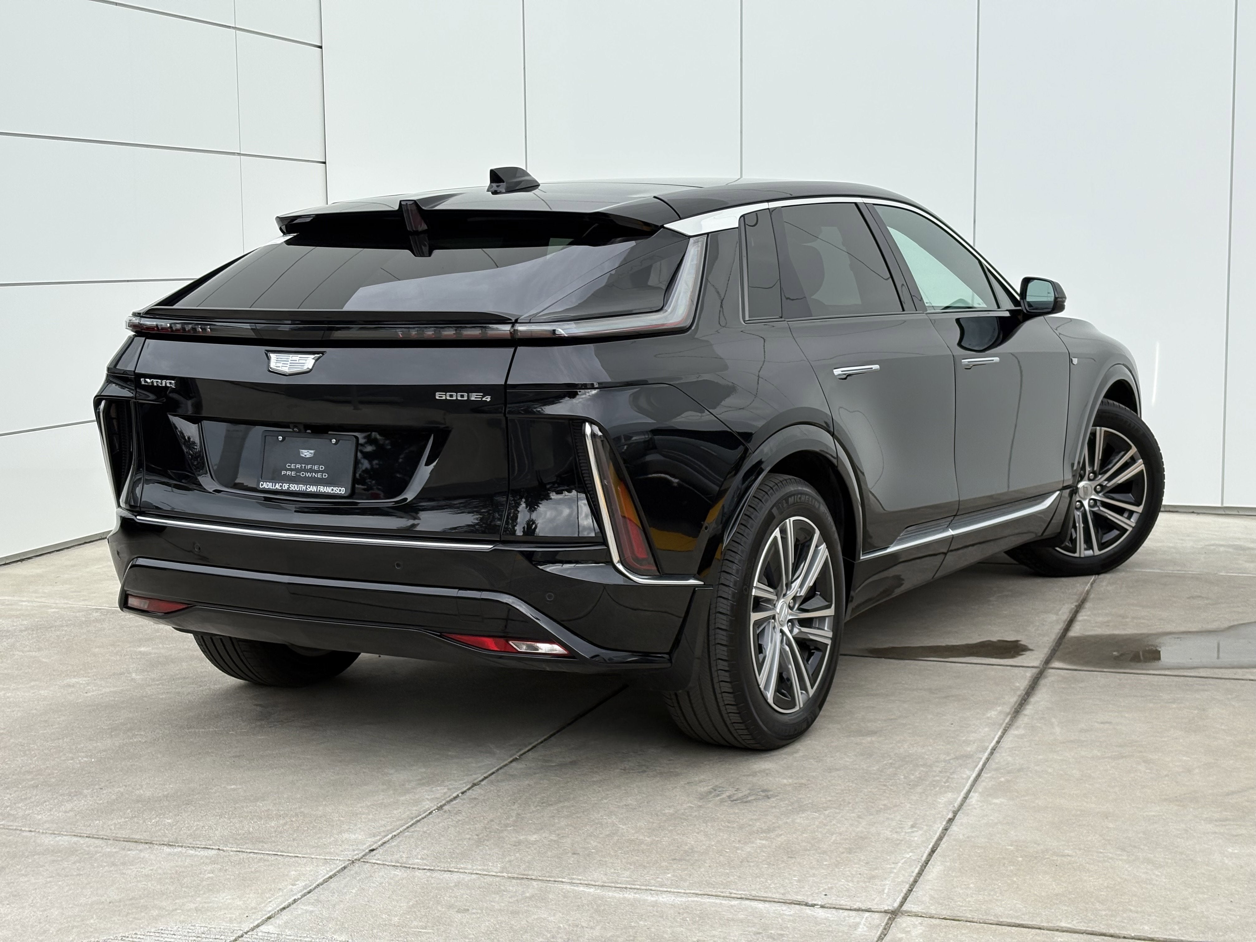 2024 Cadillac LYRIQ Luxury 2