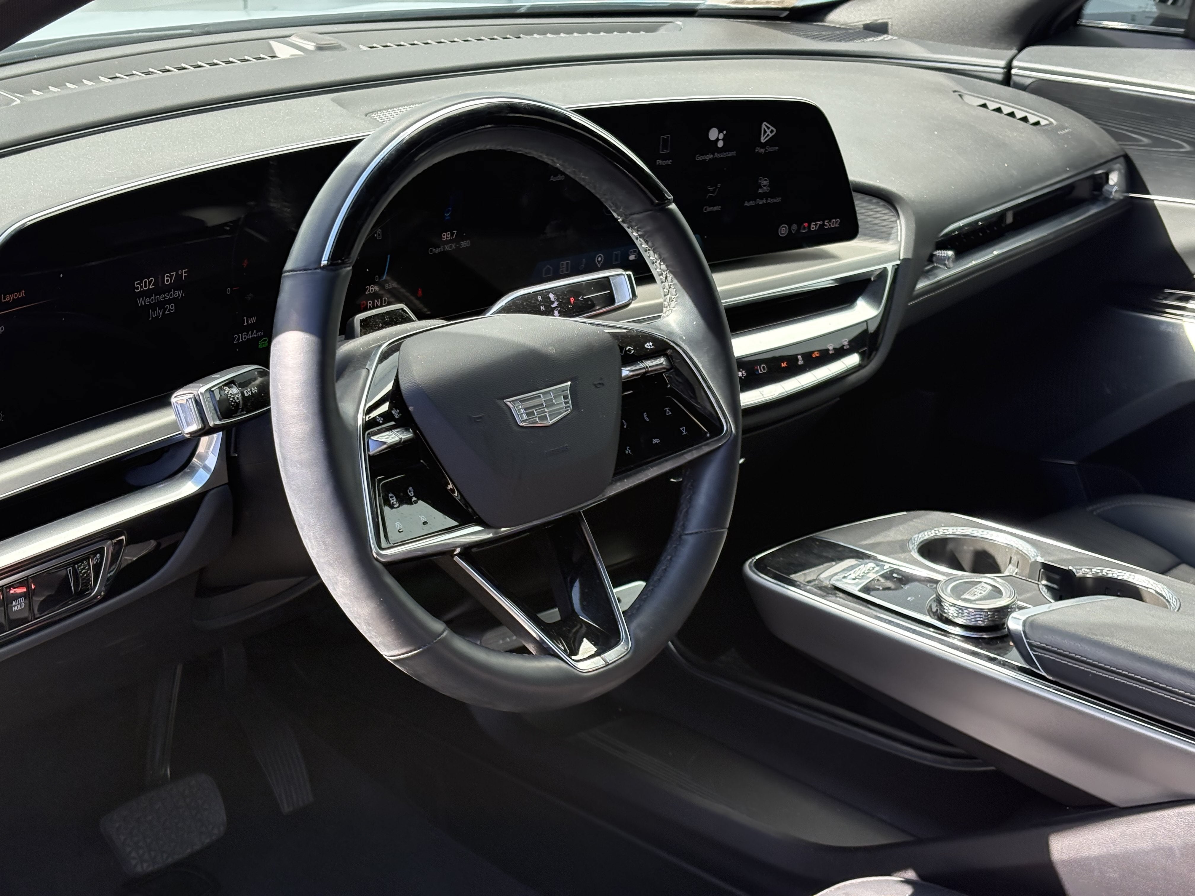 2024 Cadillac LYRIQ Luxury 2