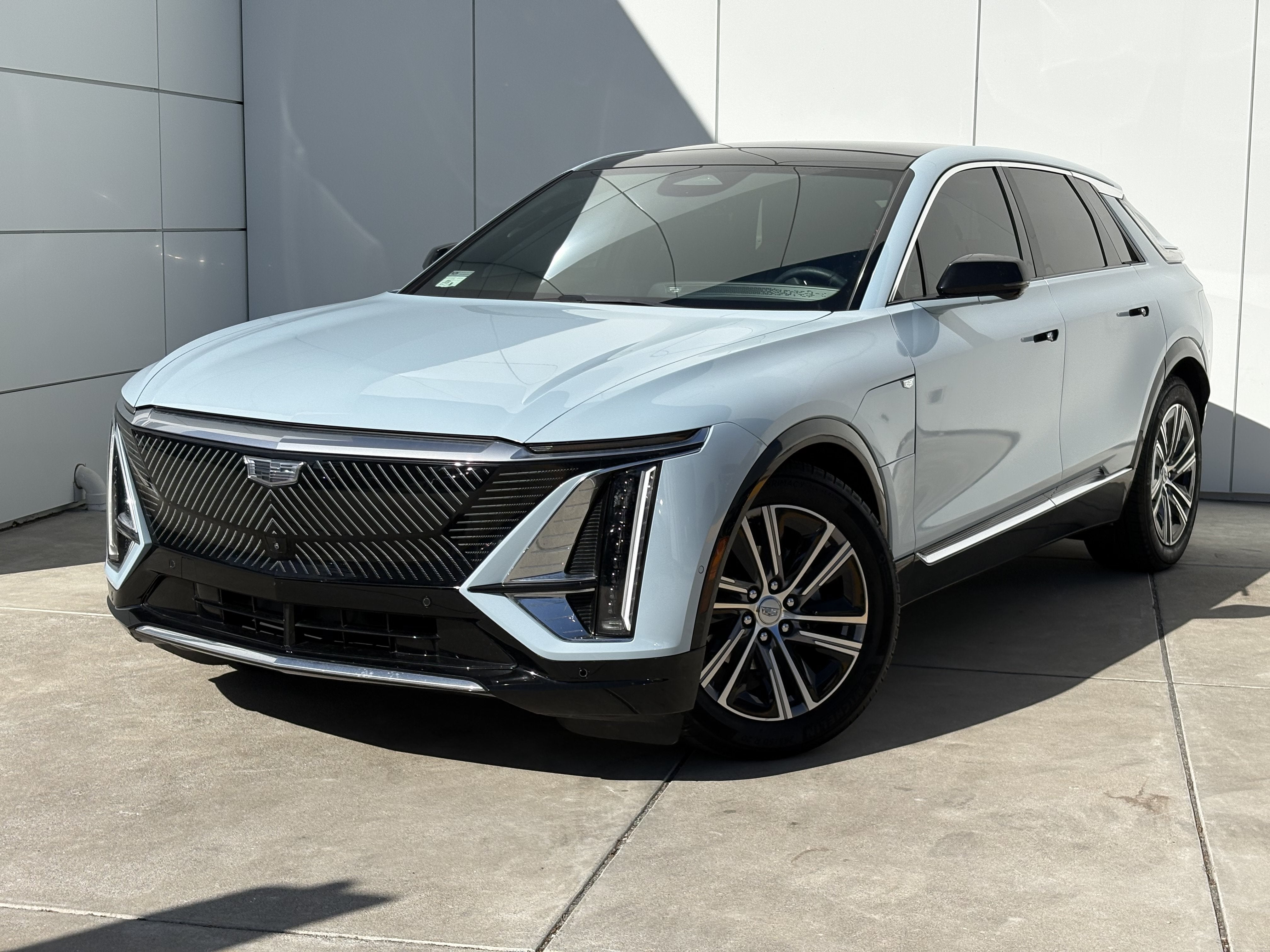 2024 Cadillac LYRIQ Luxury 2