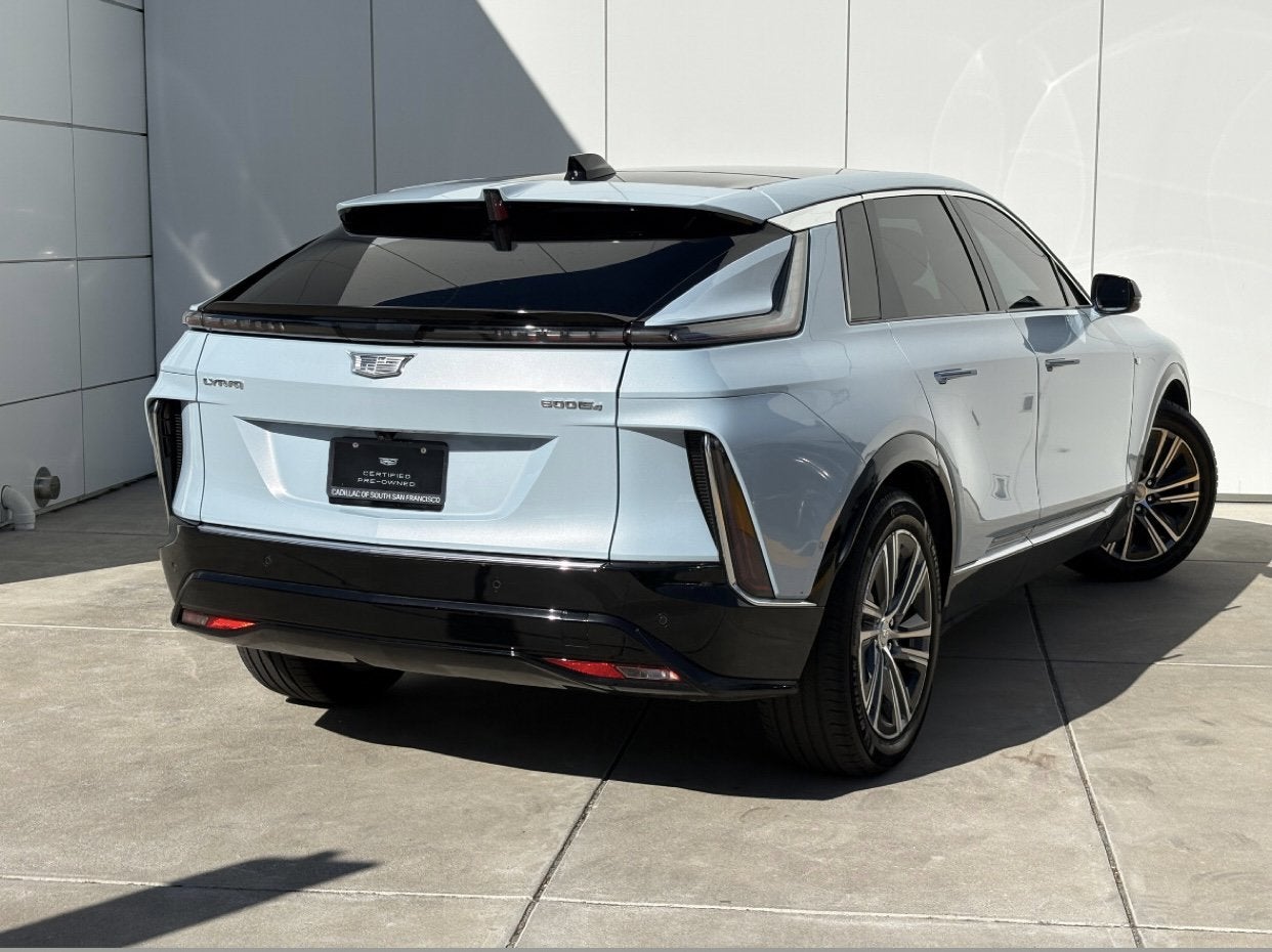2024 Cadillac LYRIQ Luxury 2