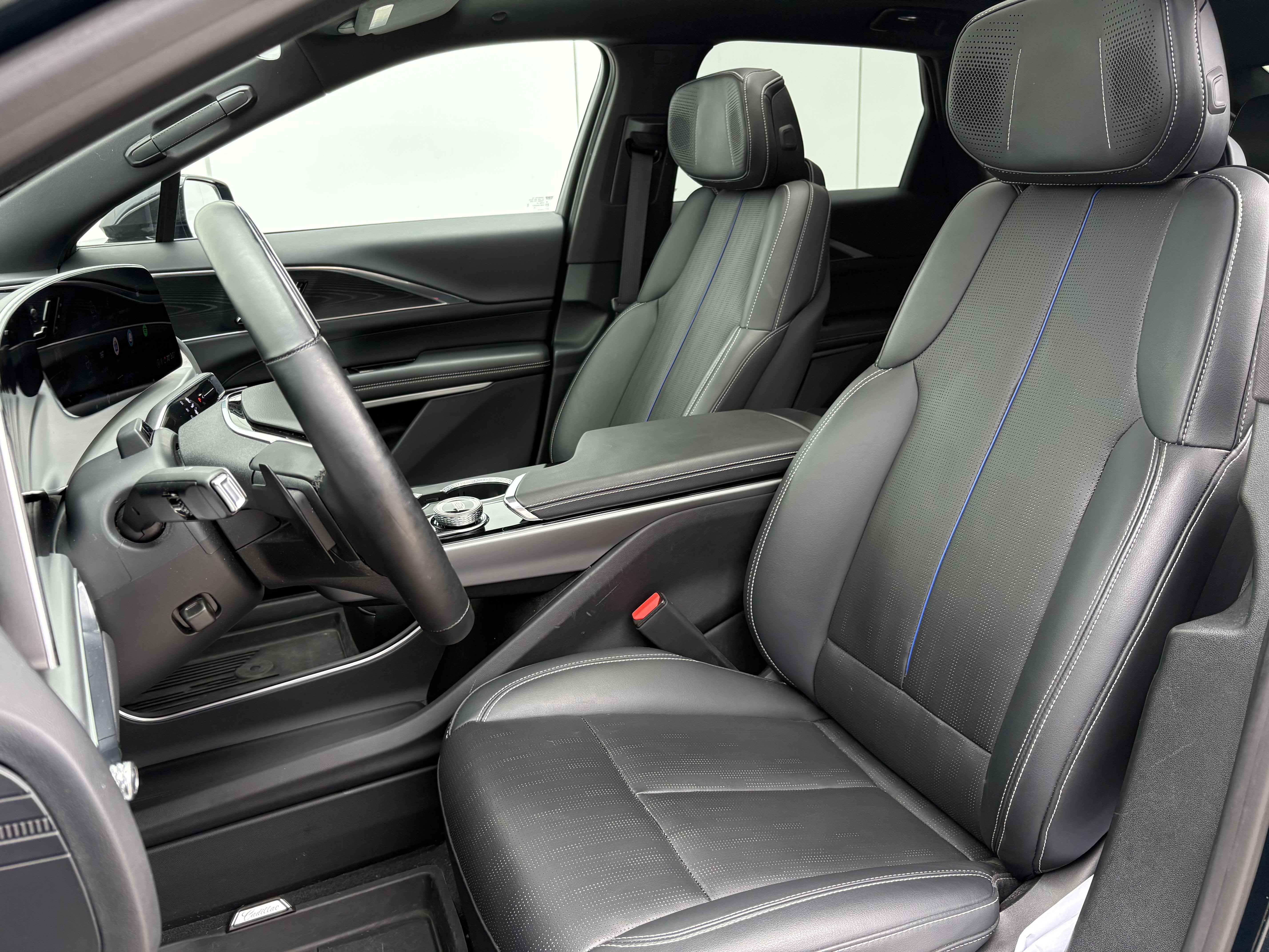 2024 Cadillac LYRIQ Luxury 2