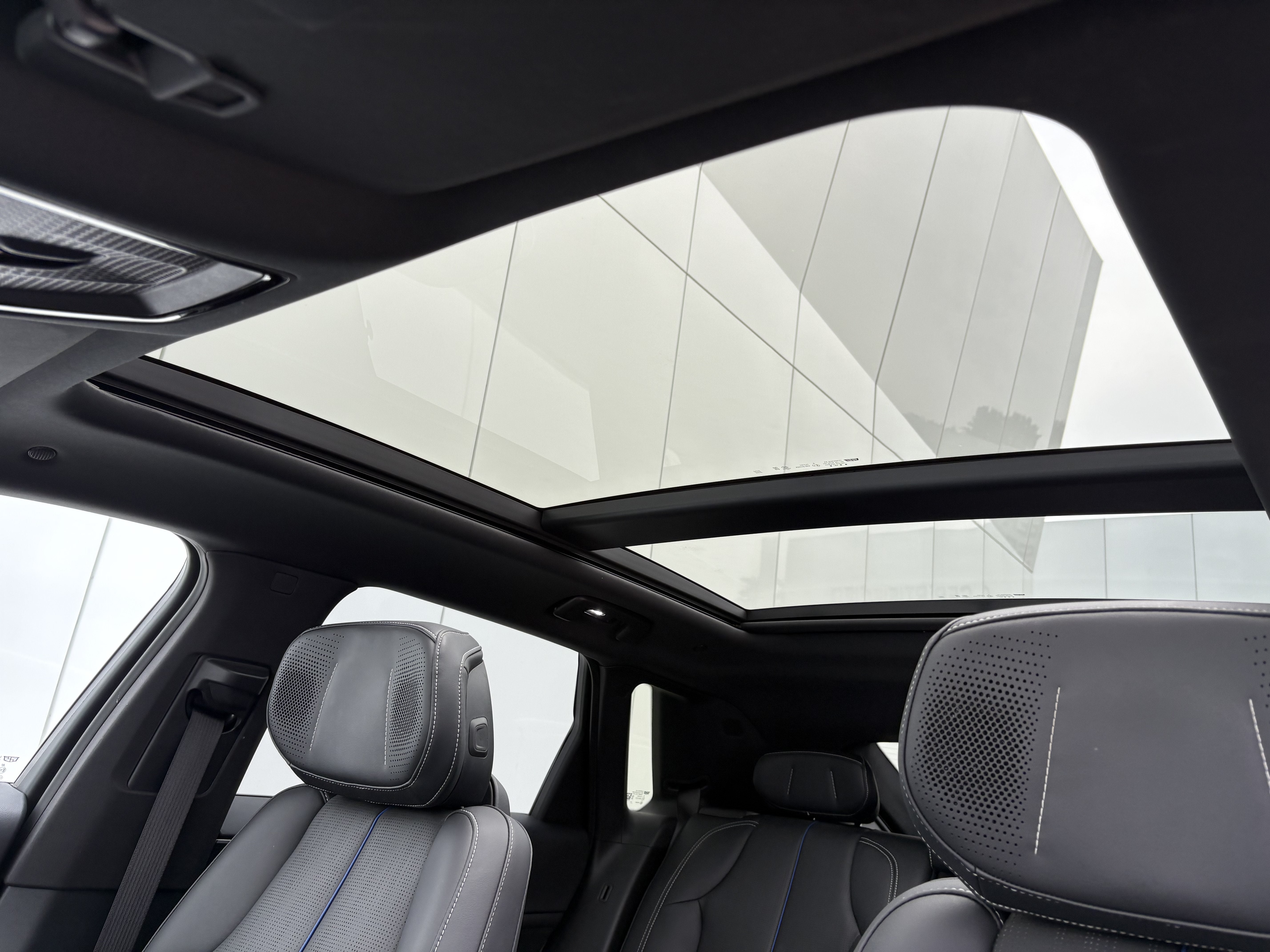 2024 Cadillac LYRIQ Luxury 2