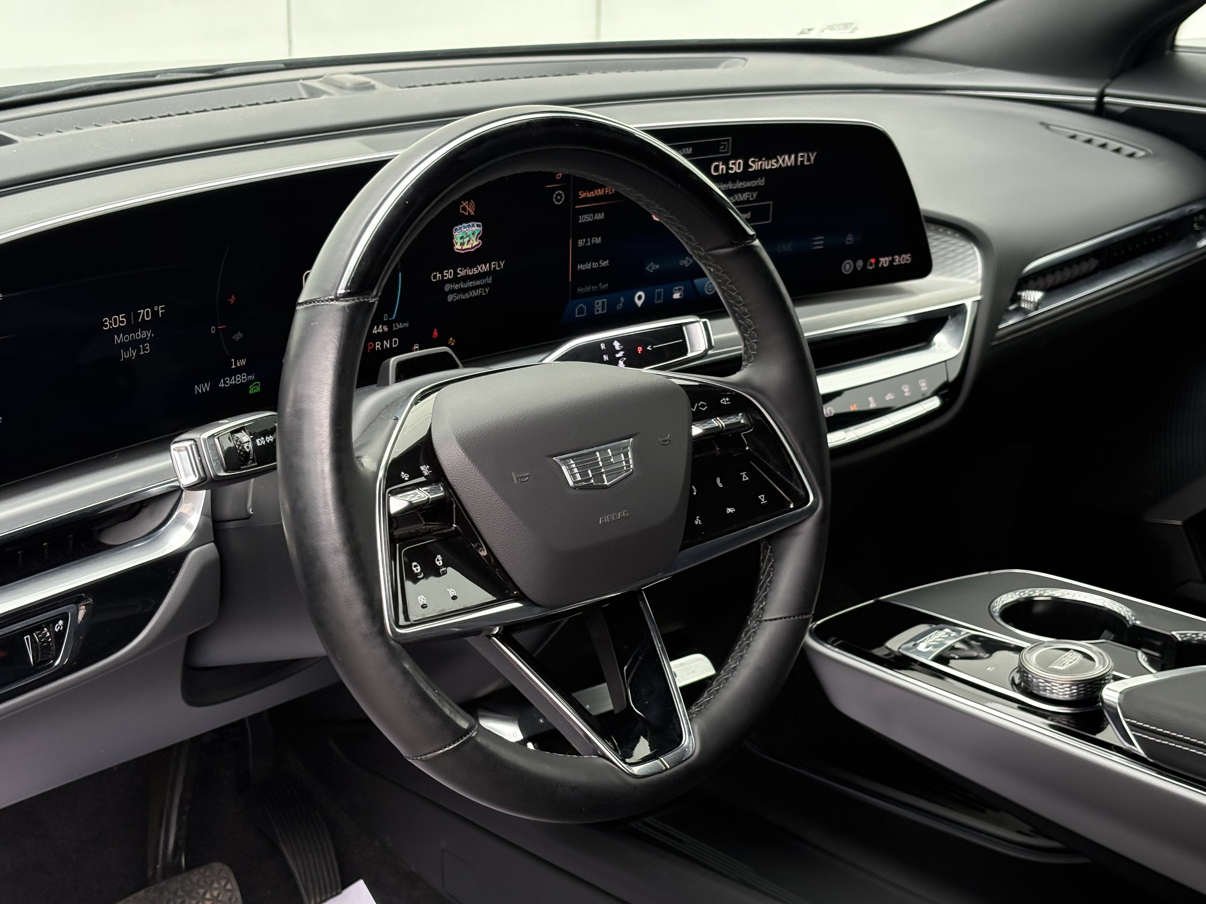 2024 Cadillac LYRIQ Luxury 2