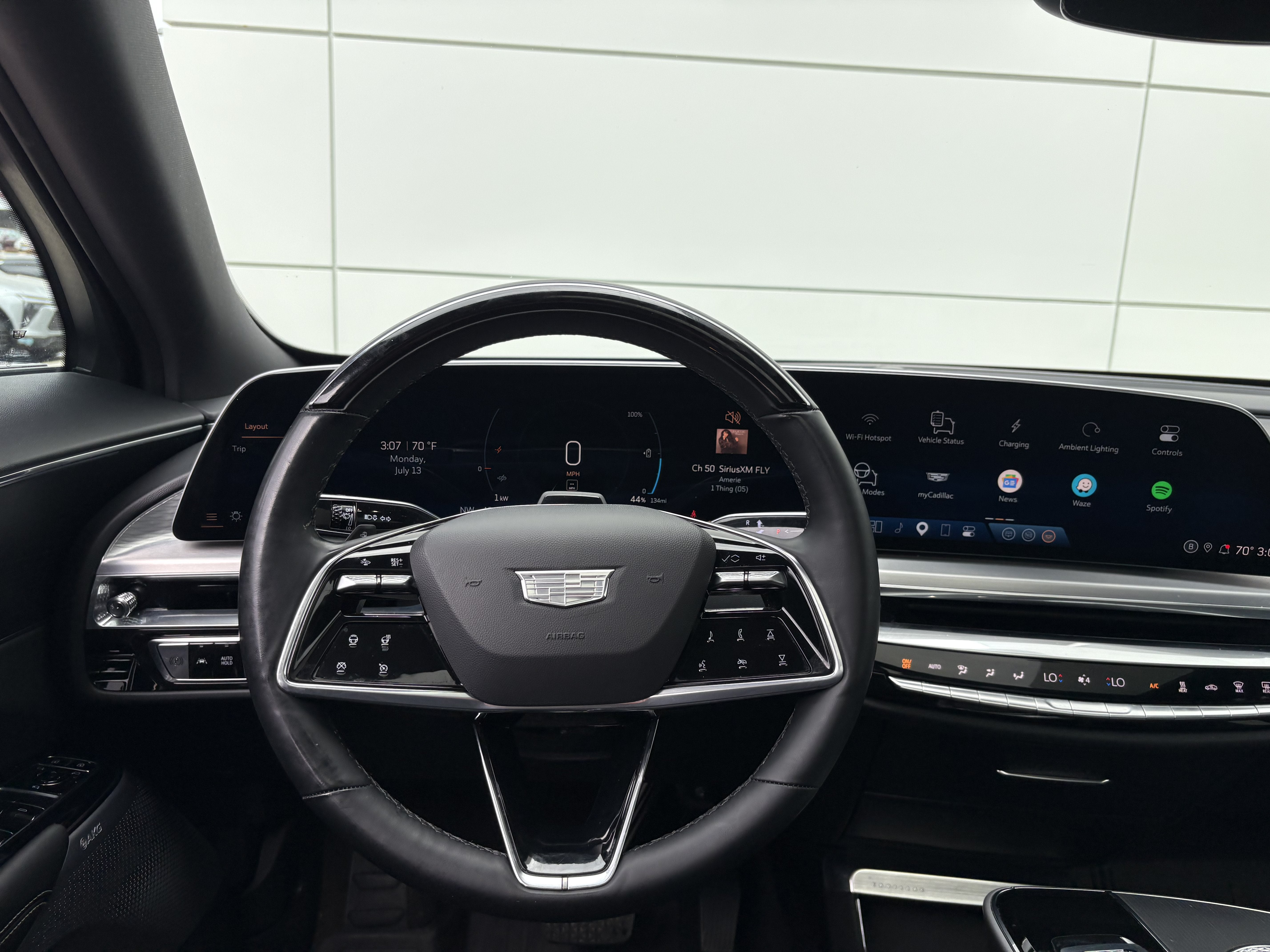 2024 Cadillac LYRIQ Luxury 2