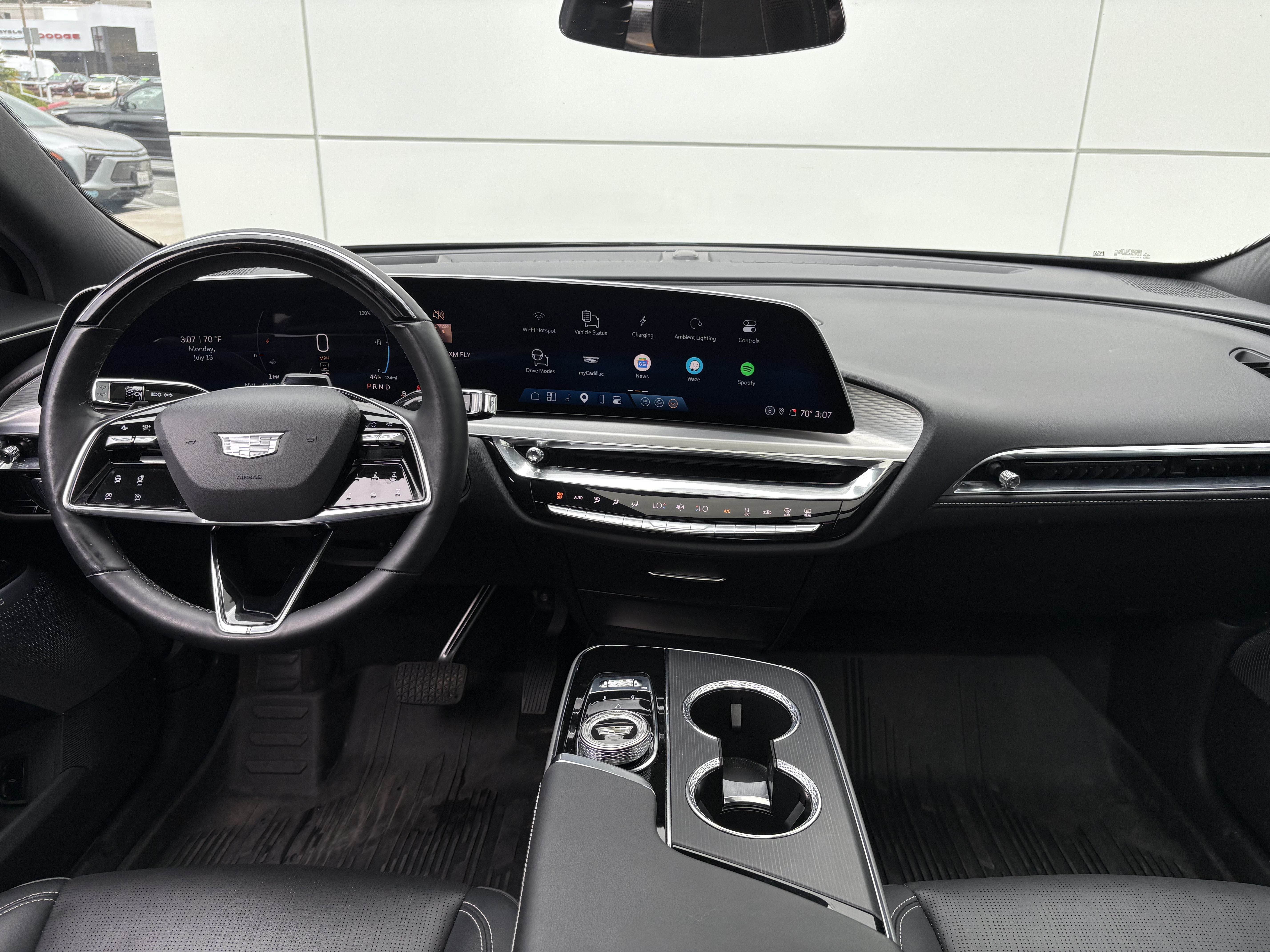 2024 Cadillac LYRIQ Luxury 2
