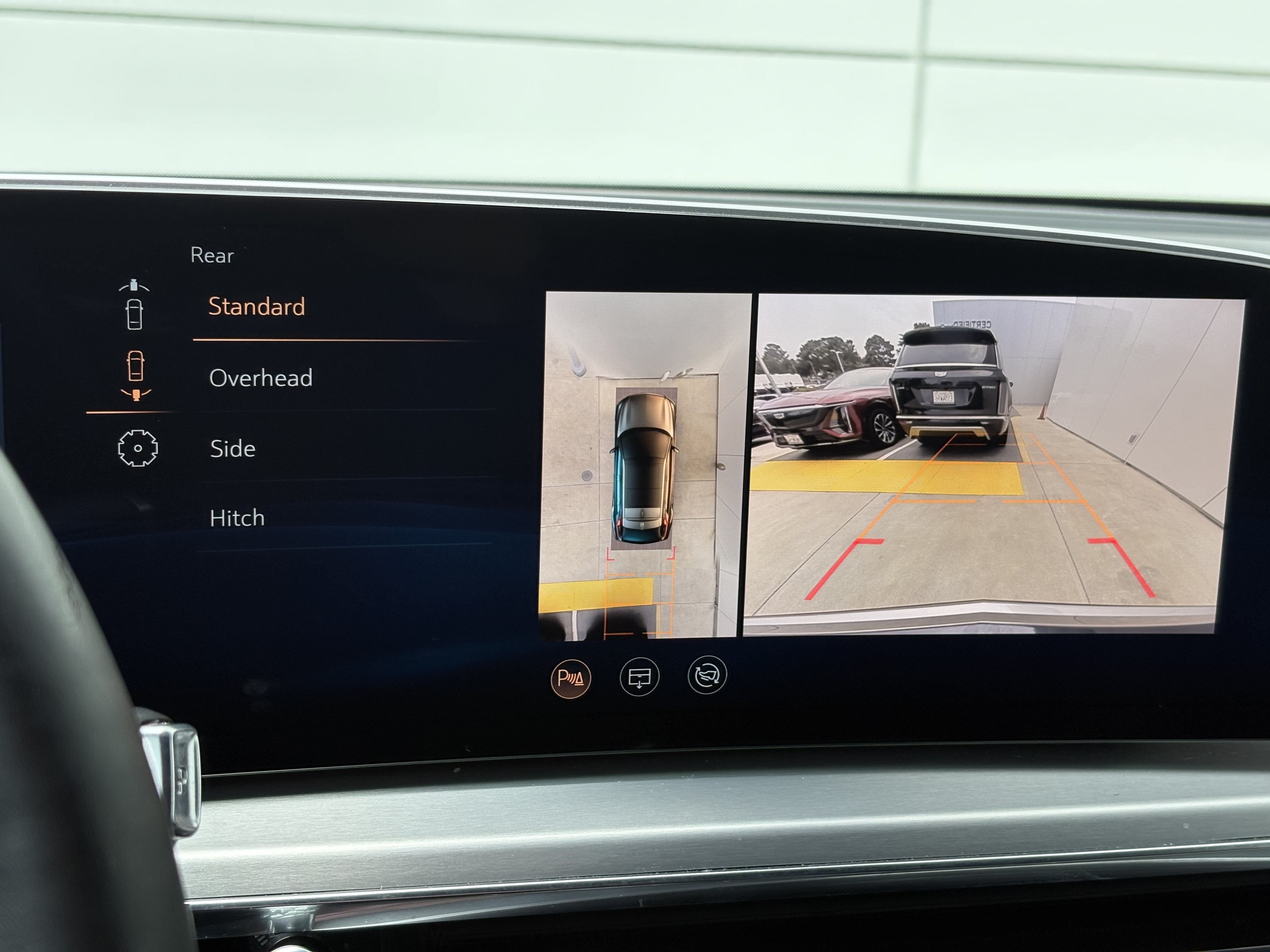 2024 Cadillac LYRIQ Luxury 2