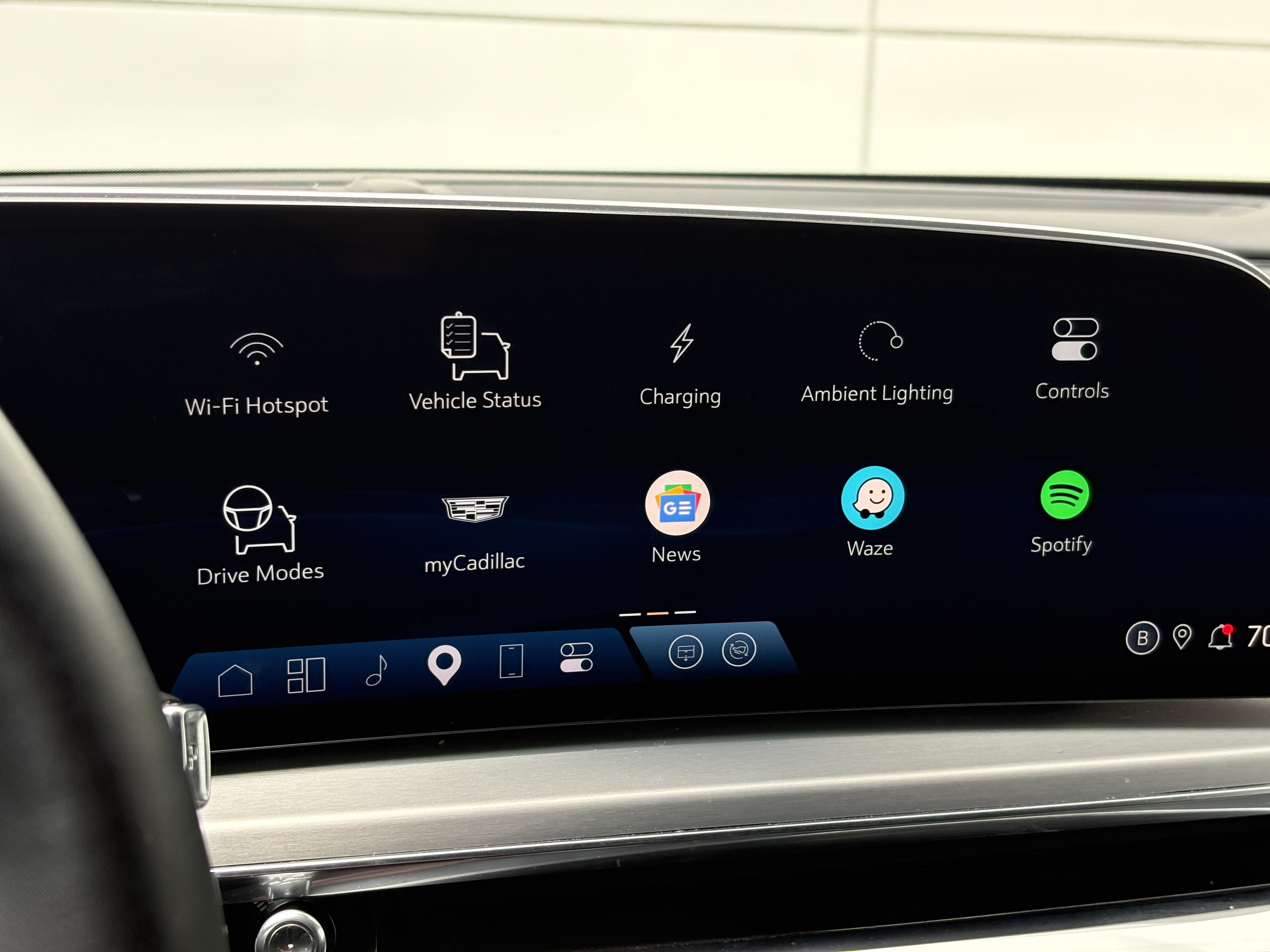 2024 Cadillac LYRIQ Luxury 2