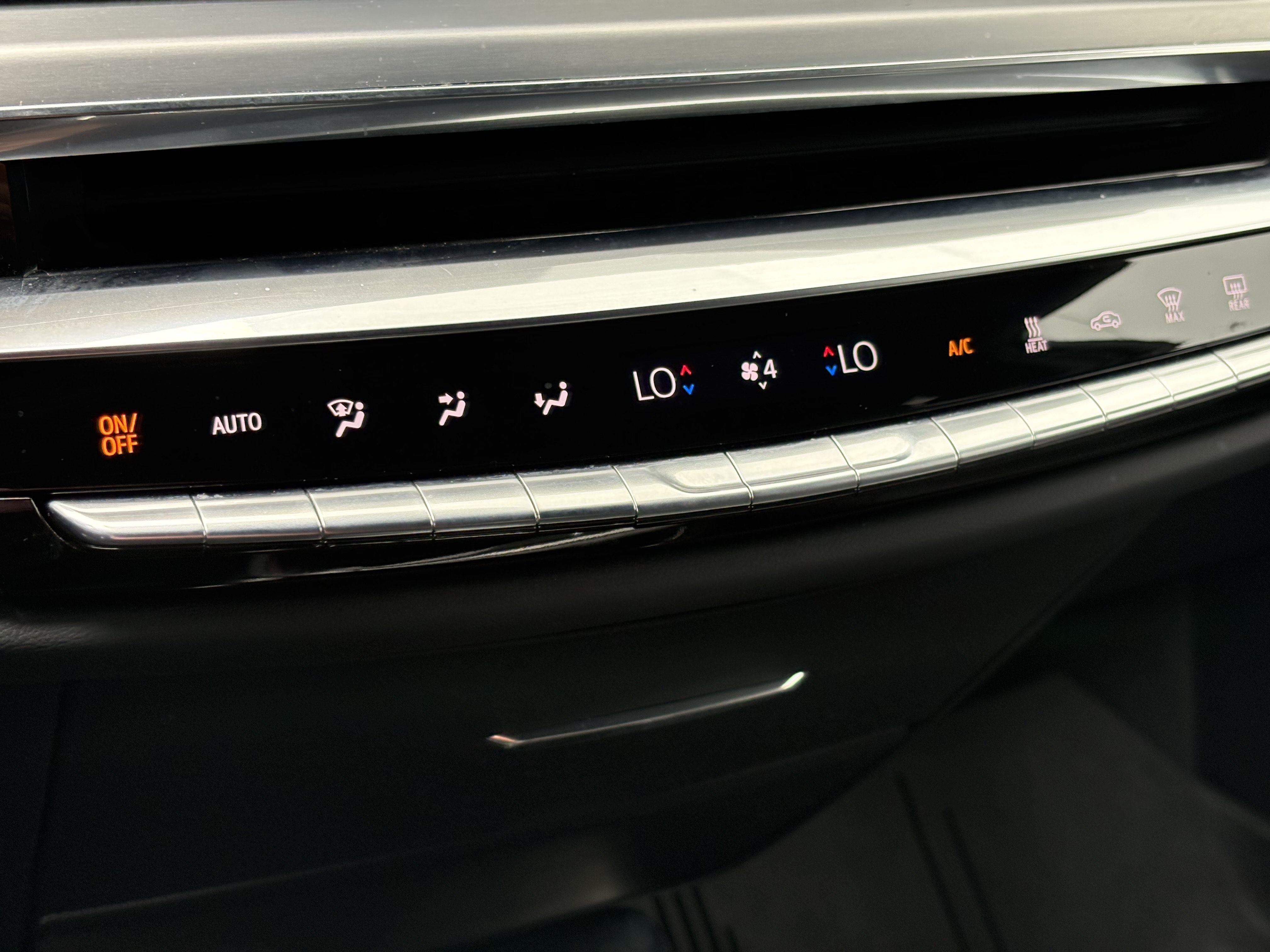 2024 Cadillac LYRIQ Luxury 2
