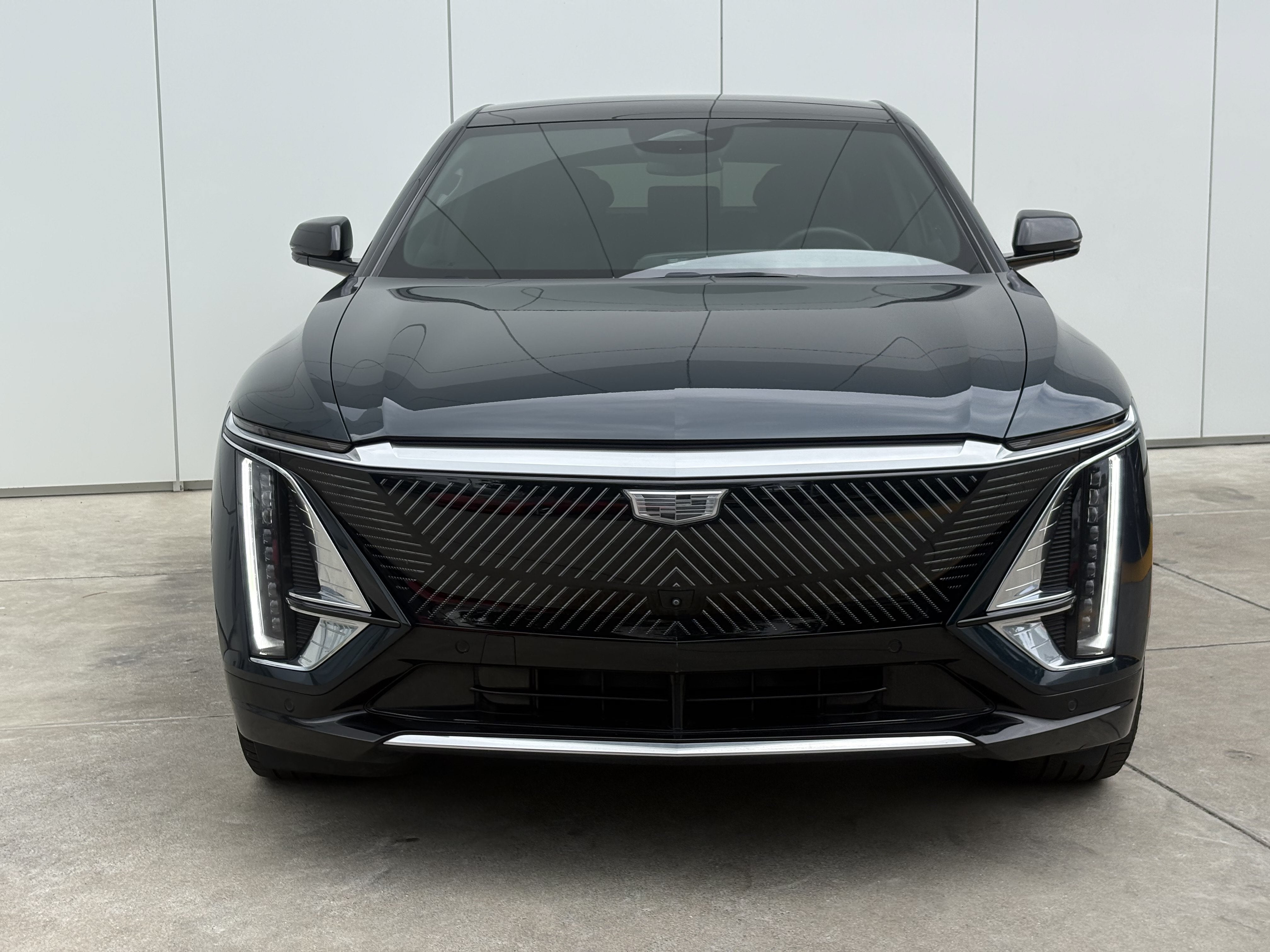 2024 Cadillac LYRIQ Luxury 2