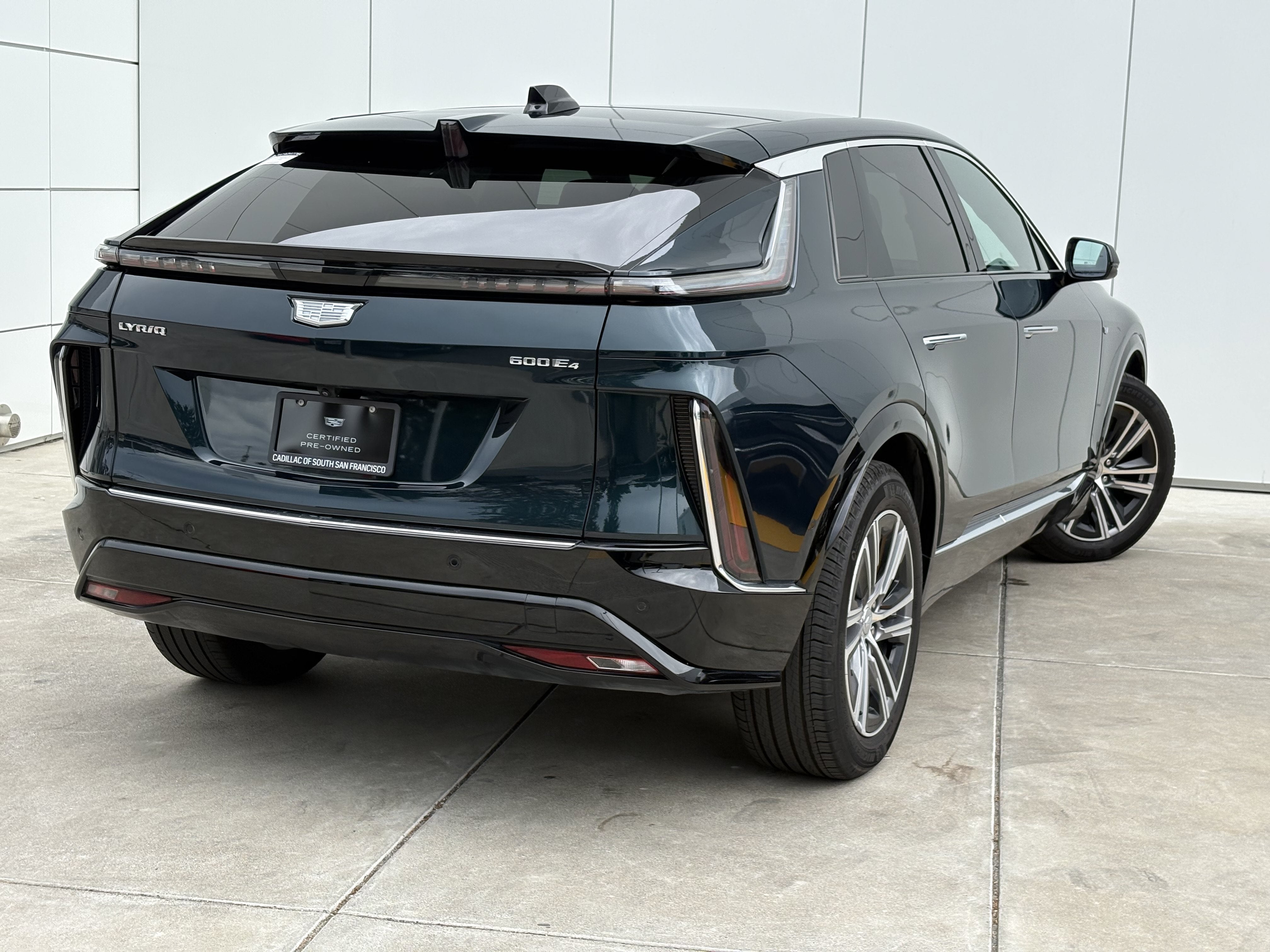 2024 Cadillac LYRIQ Luxury 2