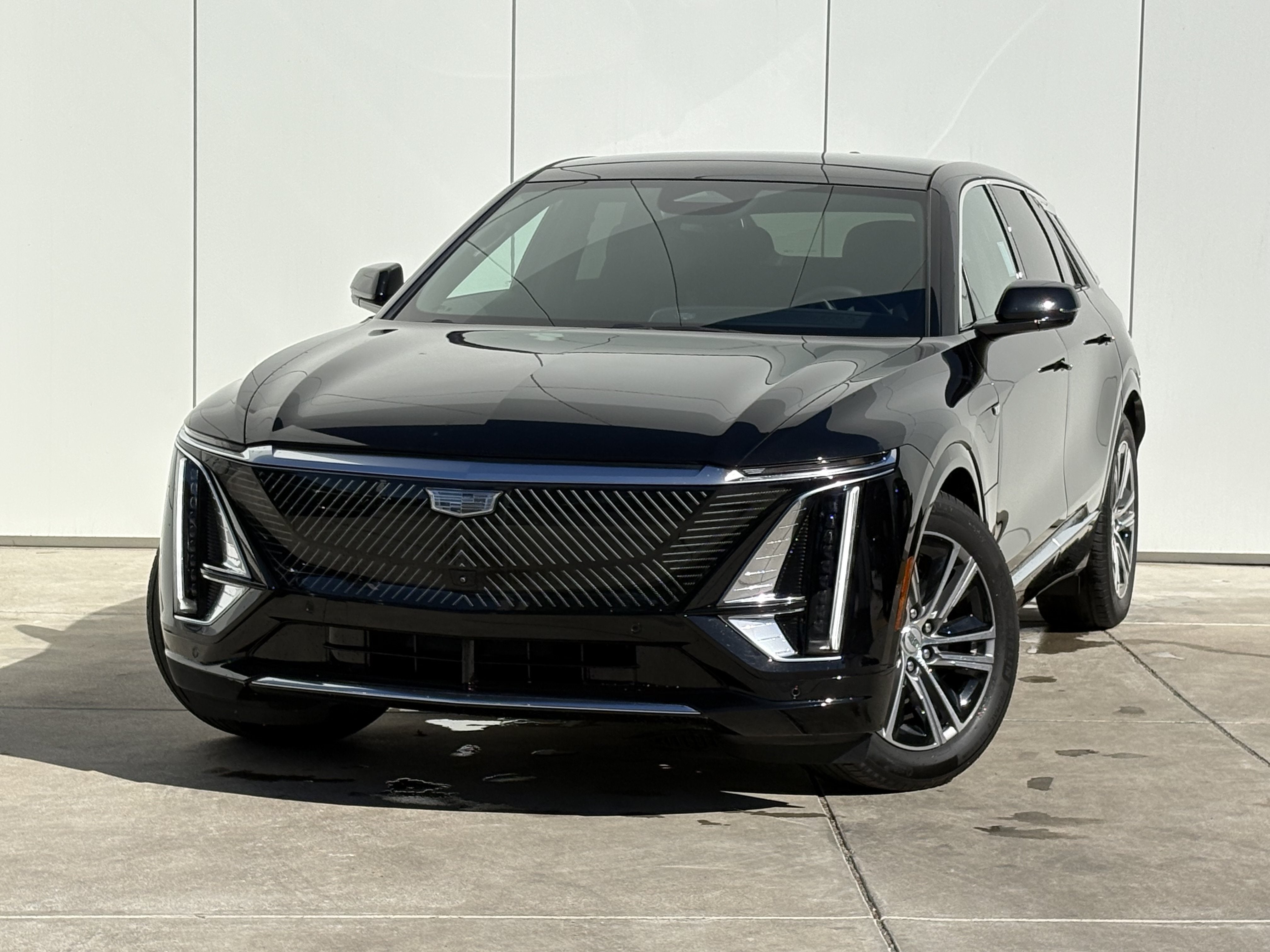 2024 Cadillac LYRIQ Luxury 2
