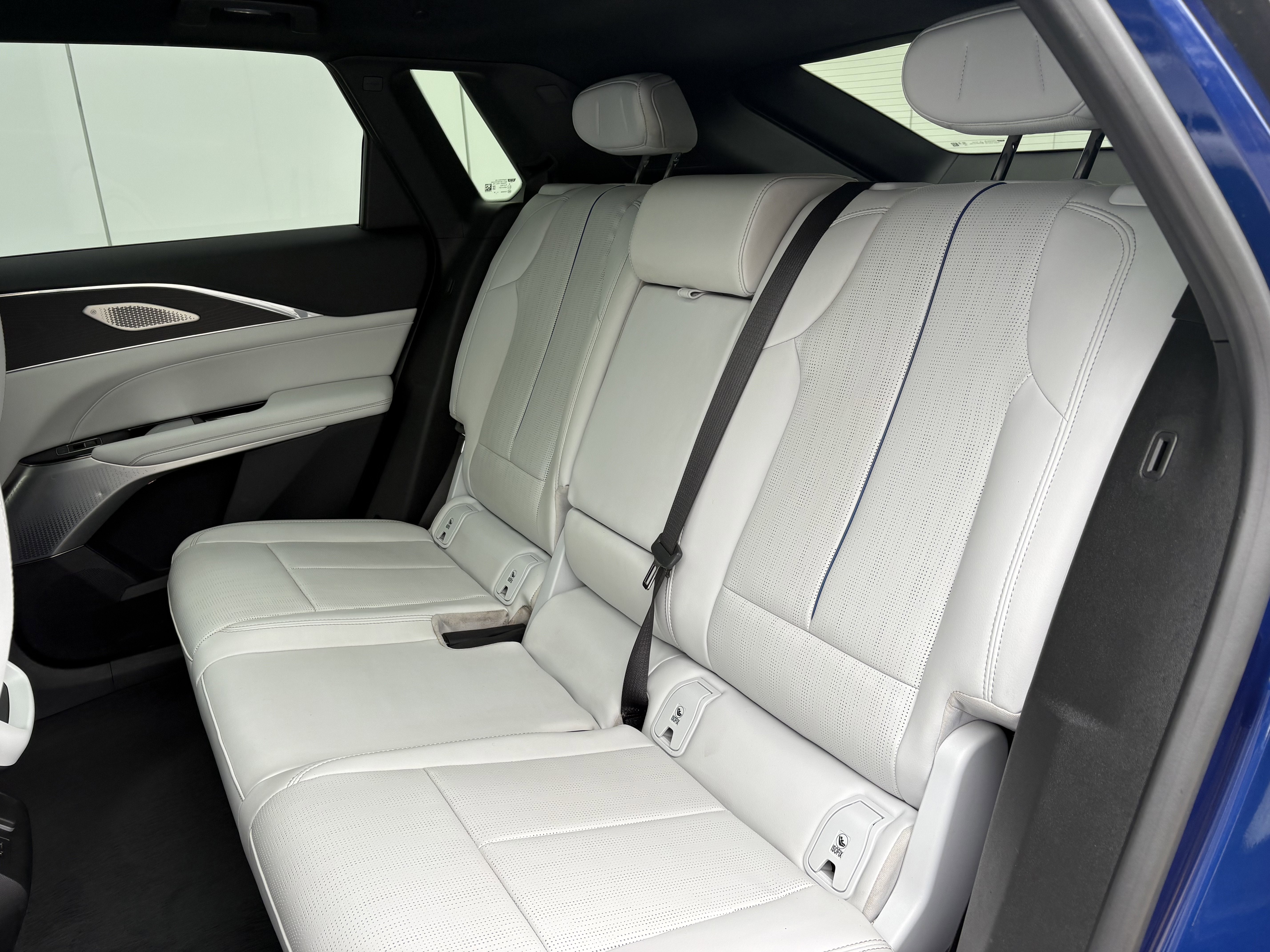 2024 Cadillac LYRIQ Luxury 2