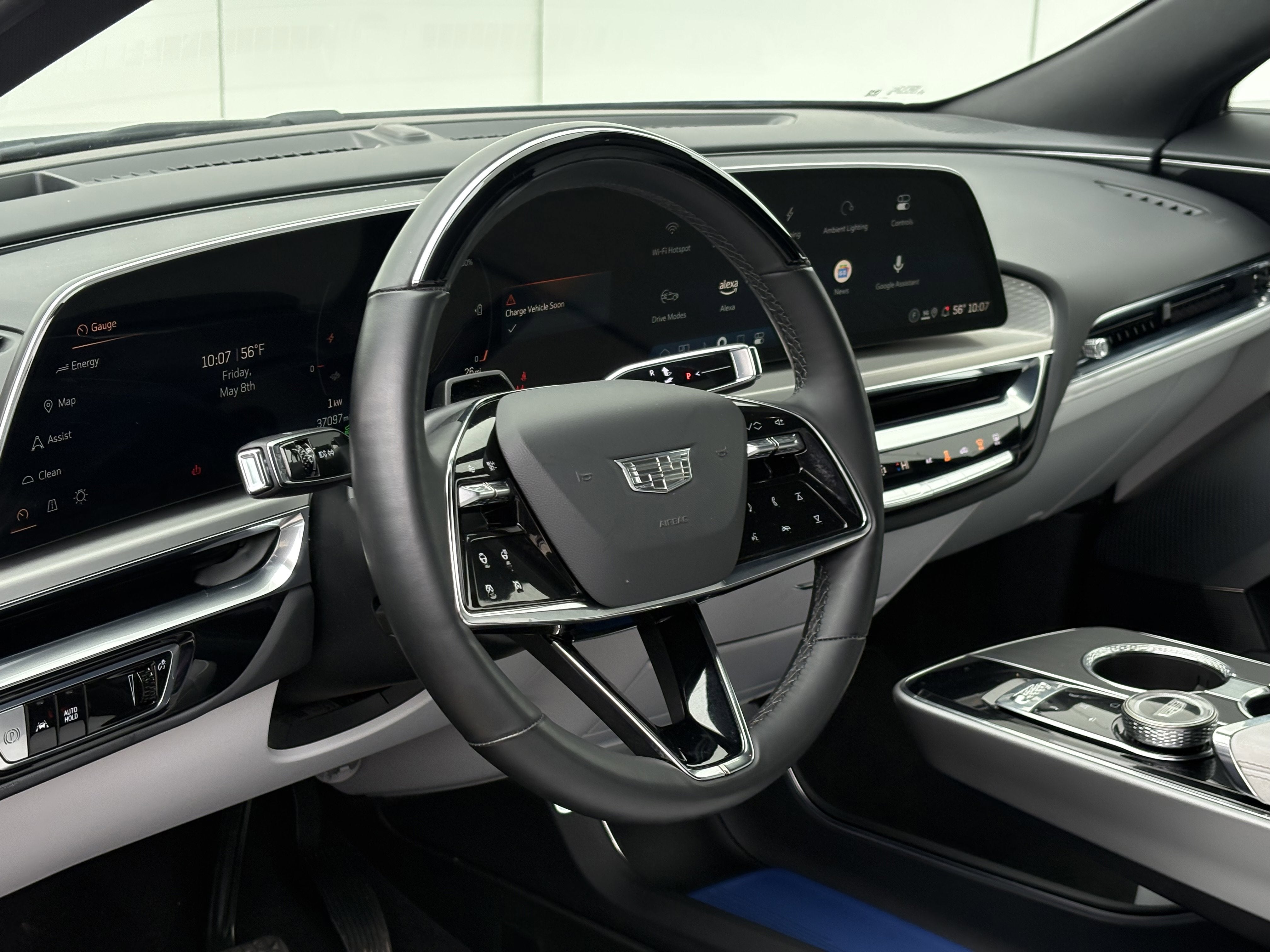 2024 Cadillac LYRIQ Luxury 2