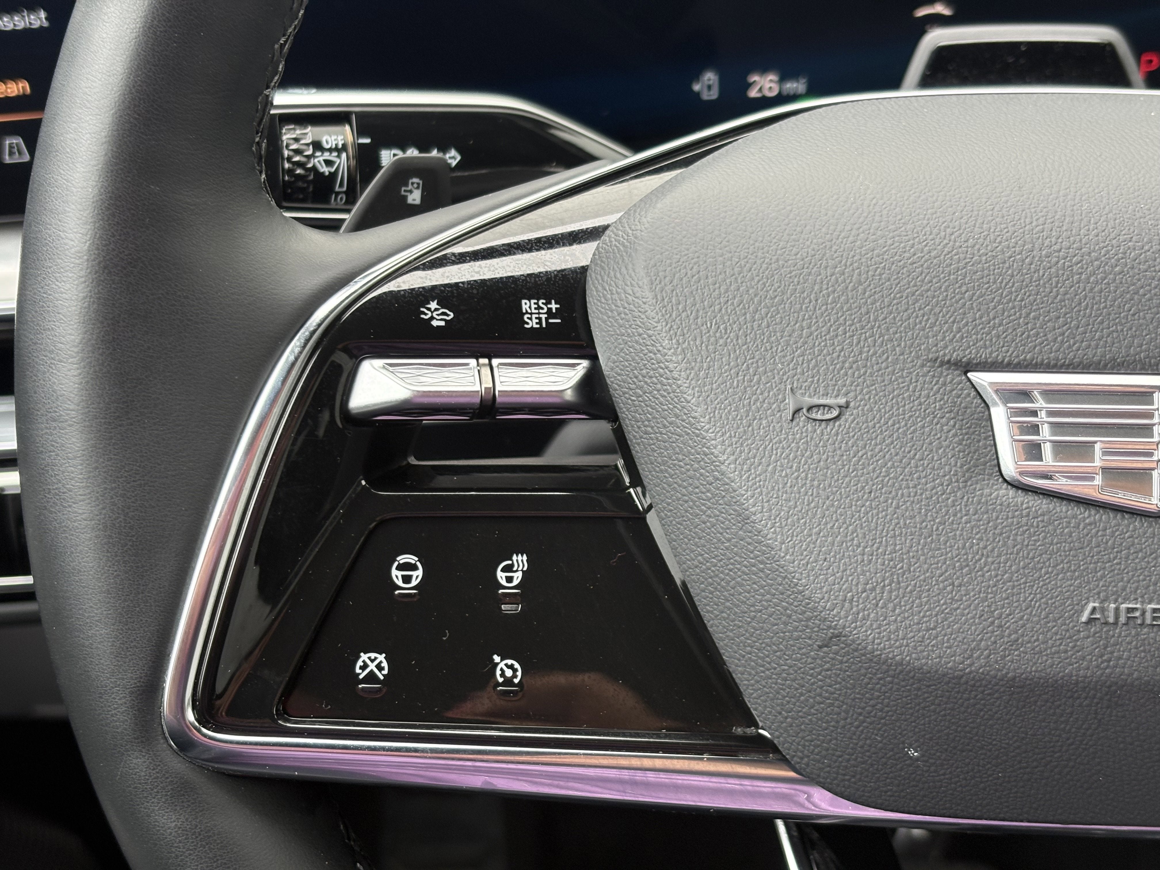 2024 Cadillac LYRIQ Luxury 2