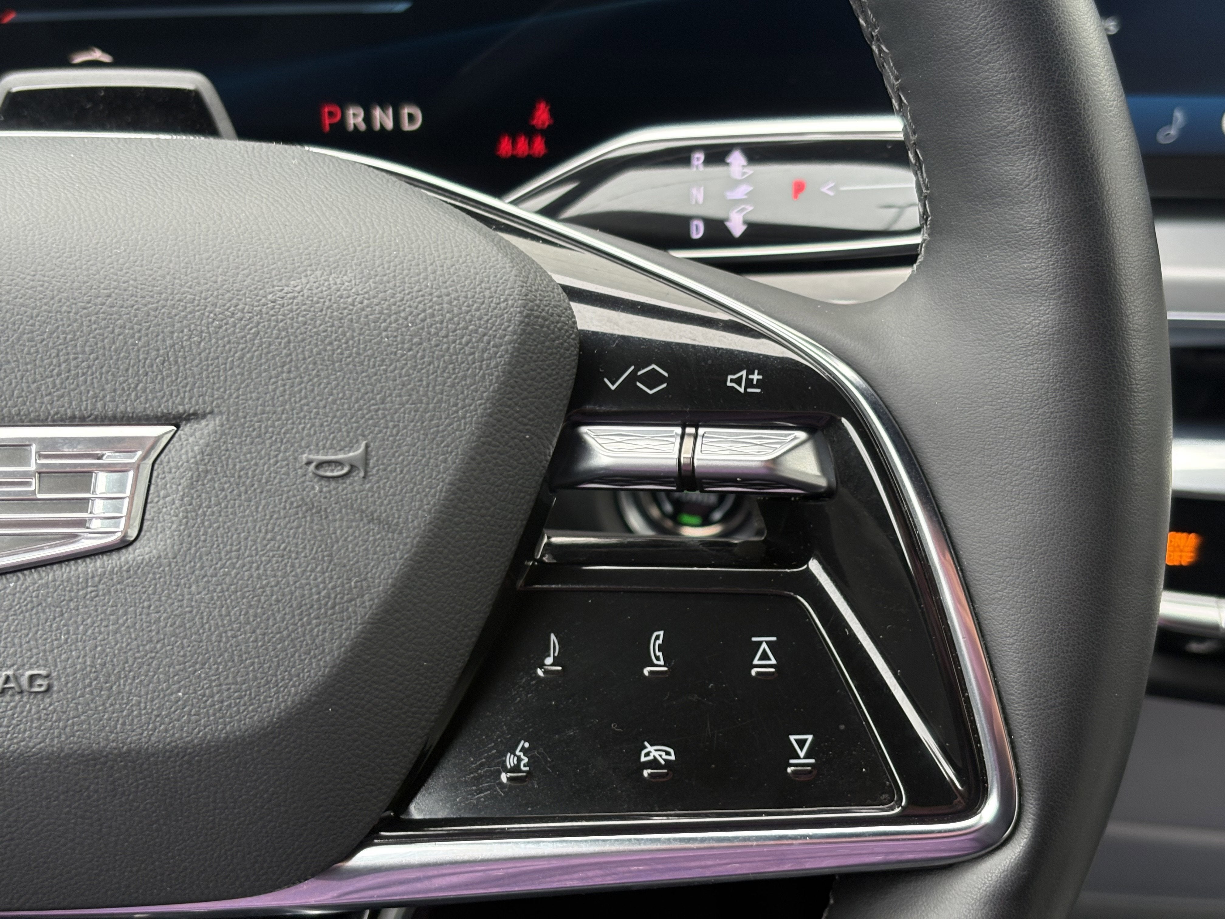2024 Cadillac LYRIQ Luxury 2