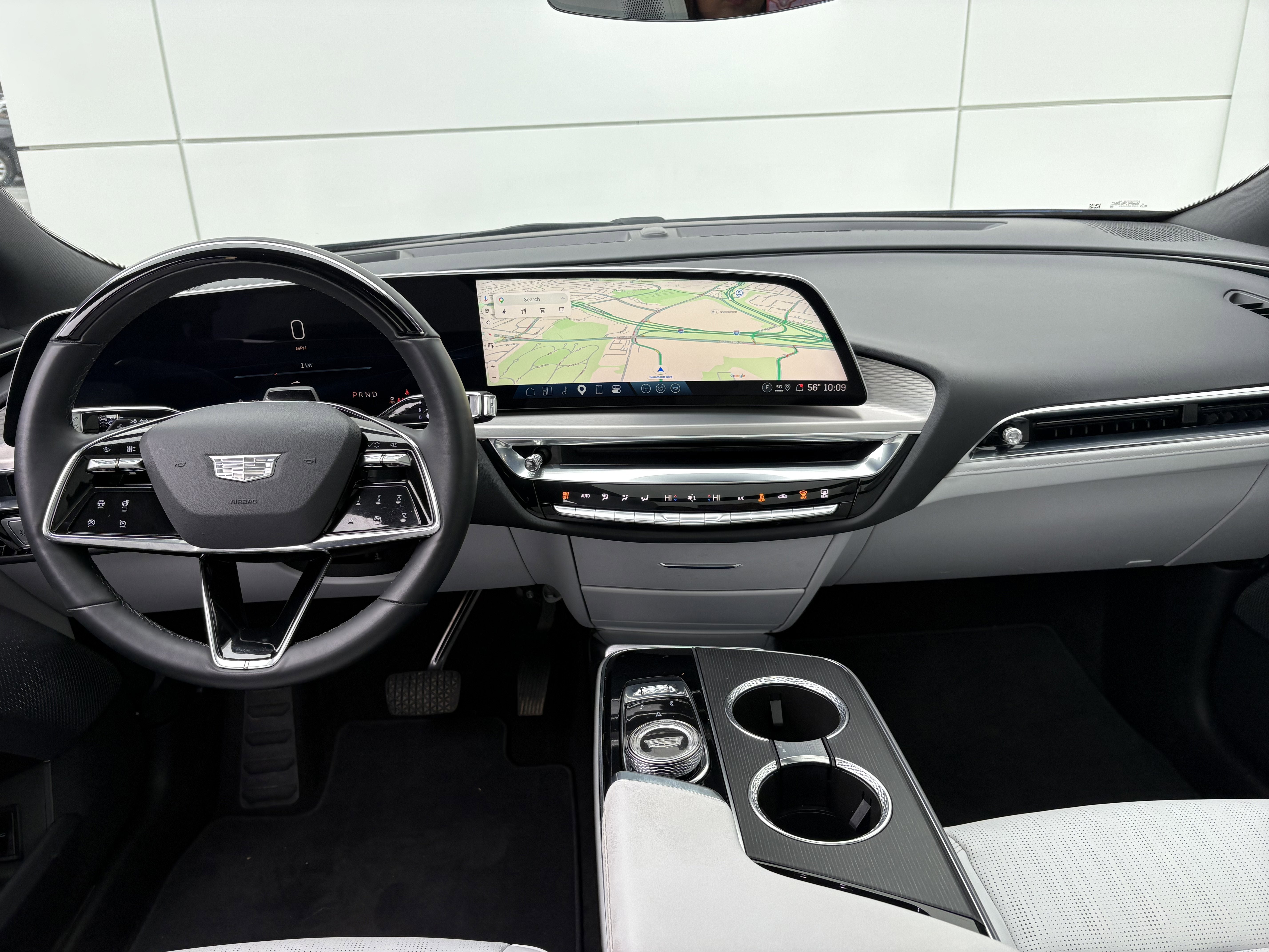 2024 Cadillac LYRIQ Luxury 2