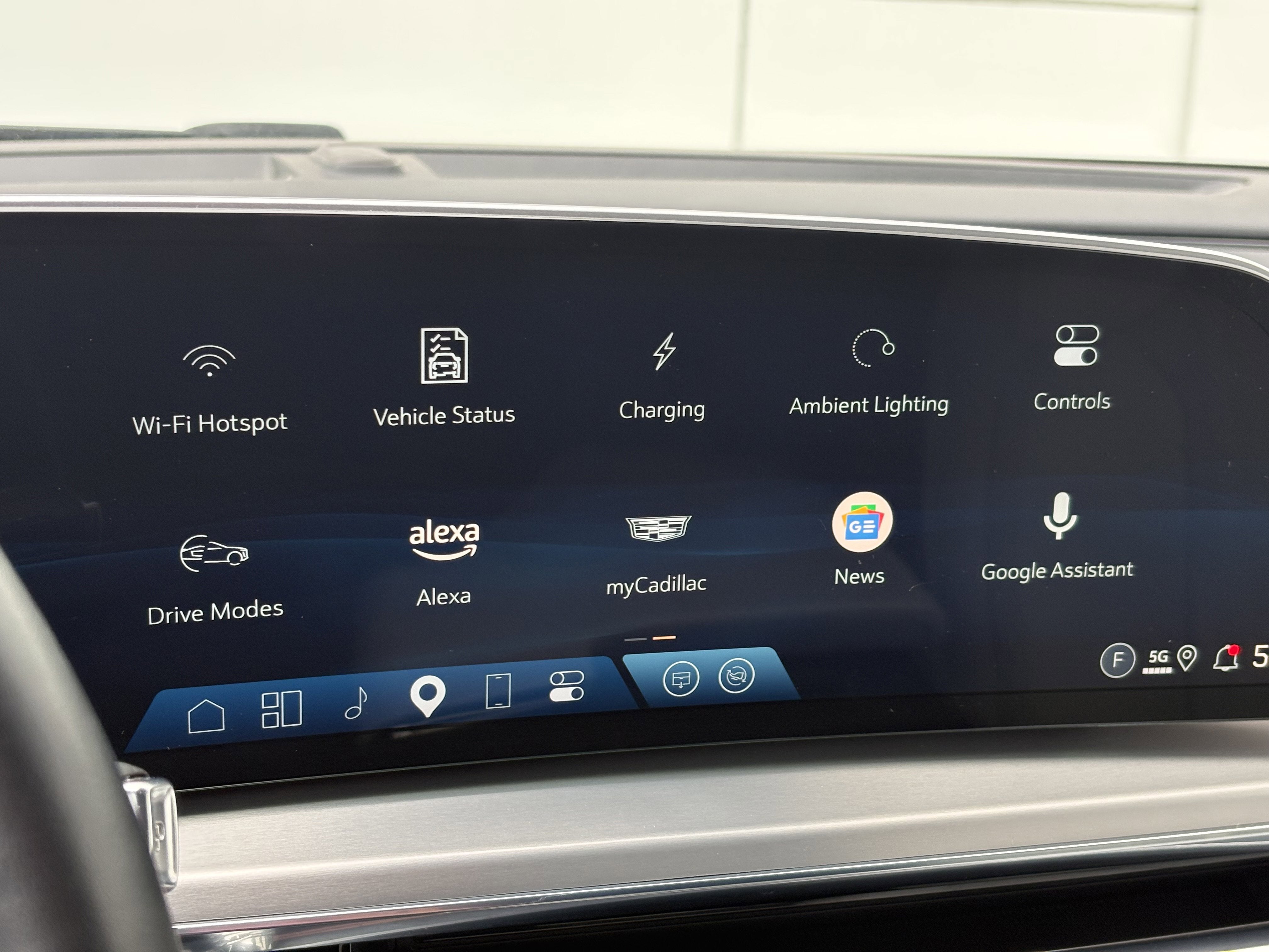2024 Cadillac LYRIQ Luxury 2