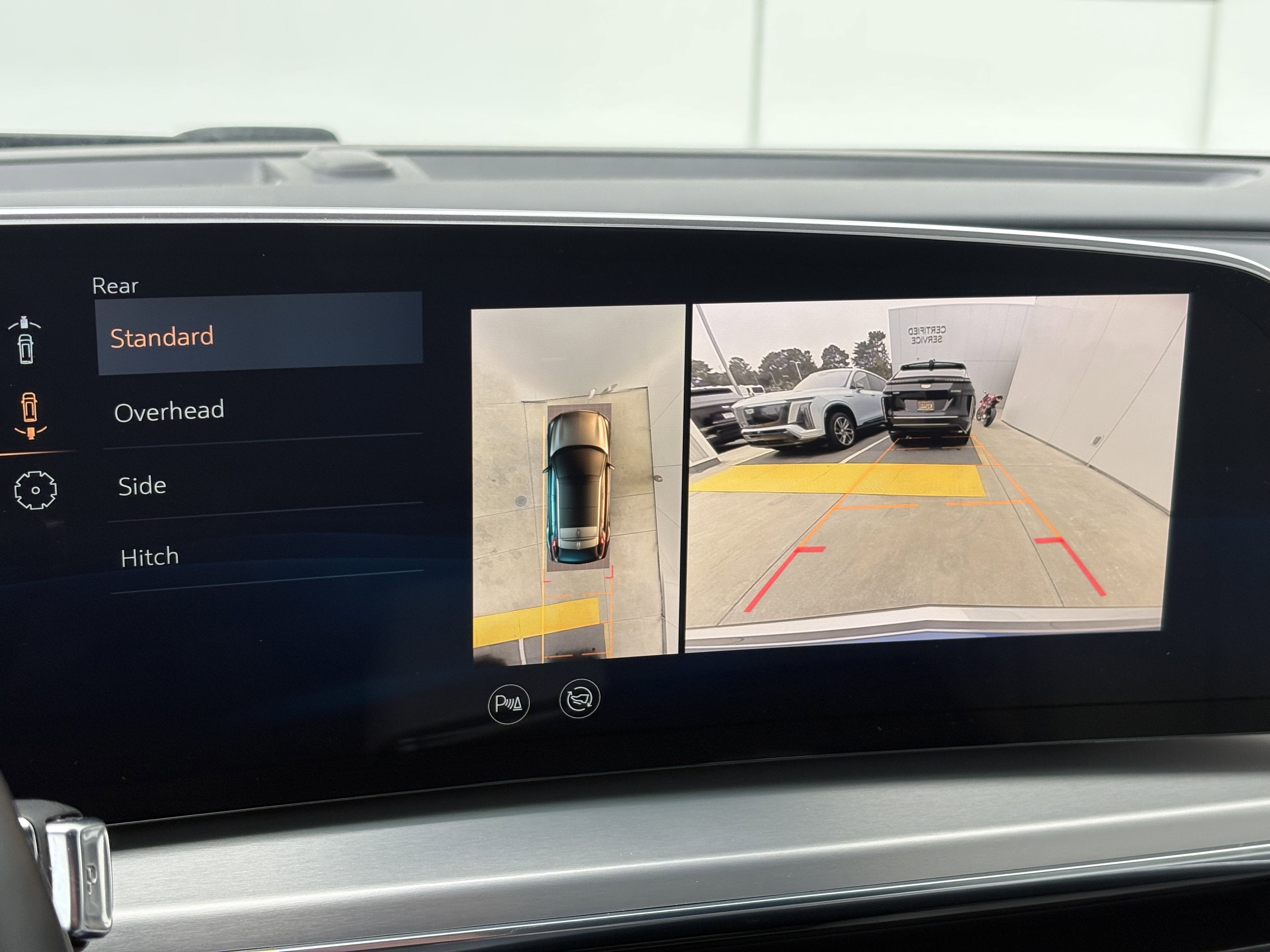 2024 Cadillac LYRIQ Luxury 2