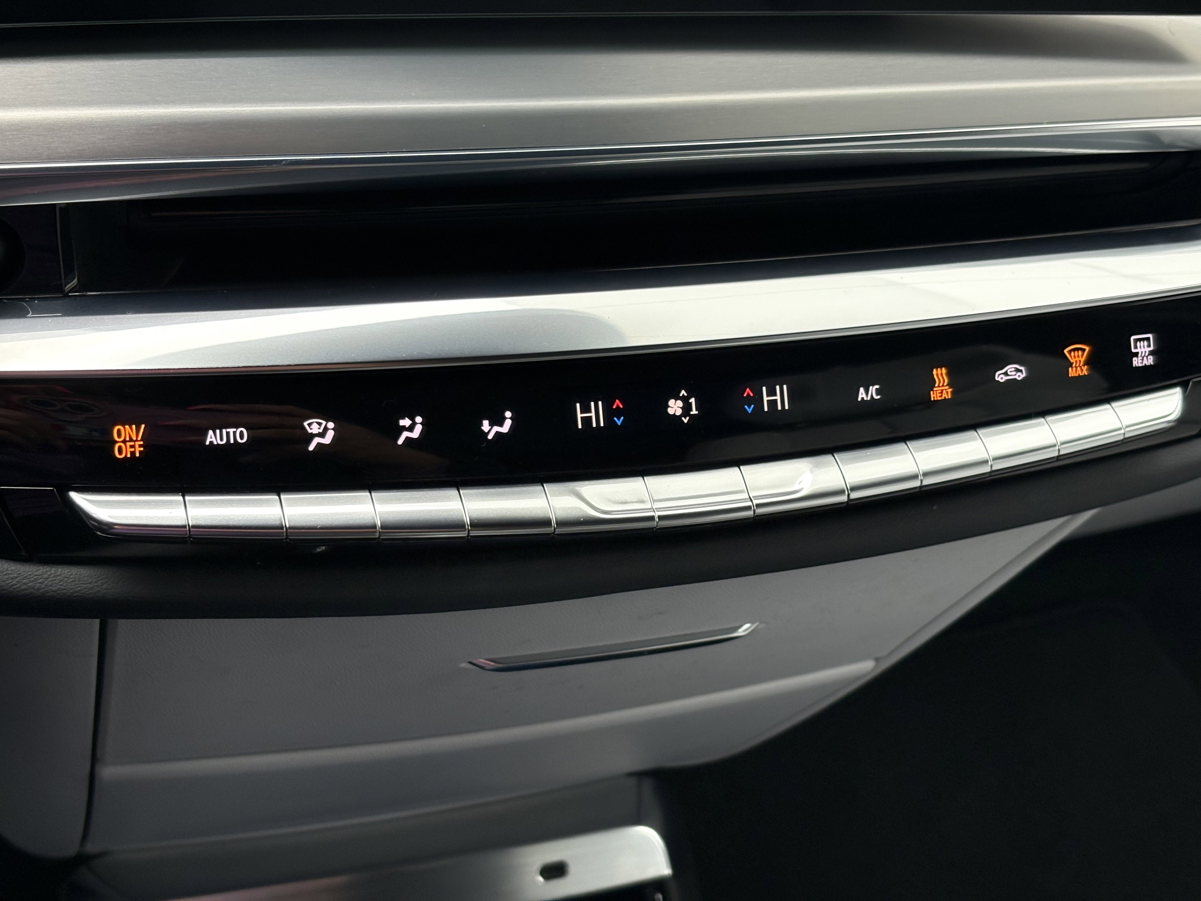 2024 Cadillac LYRIQ Luxury 2