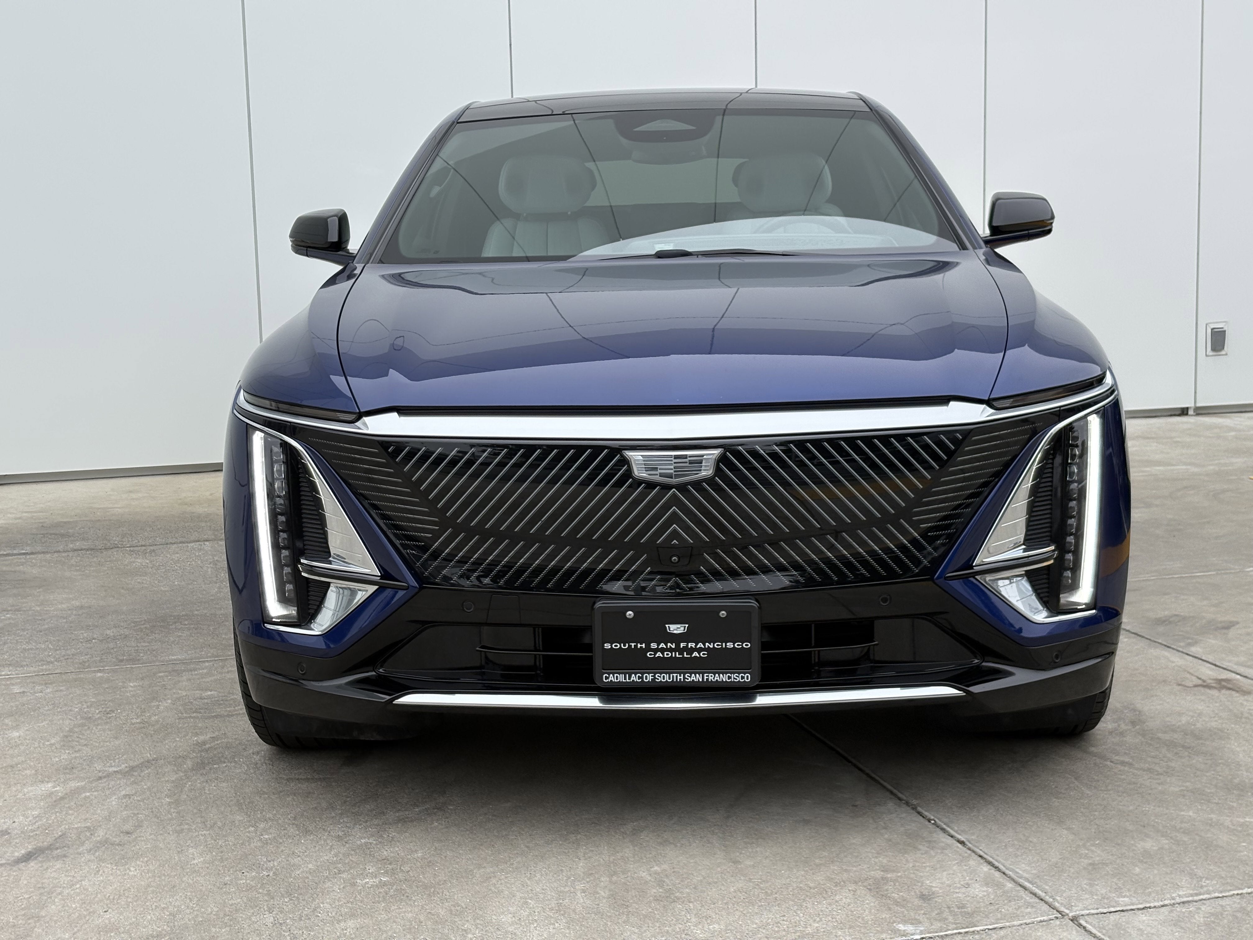 2024 Cadillac LYRIQ Luxury 2