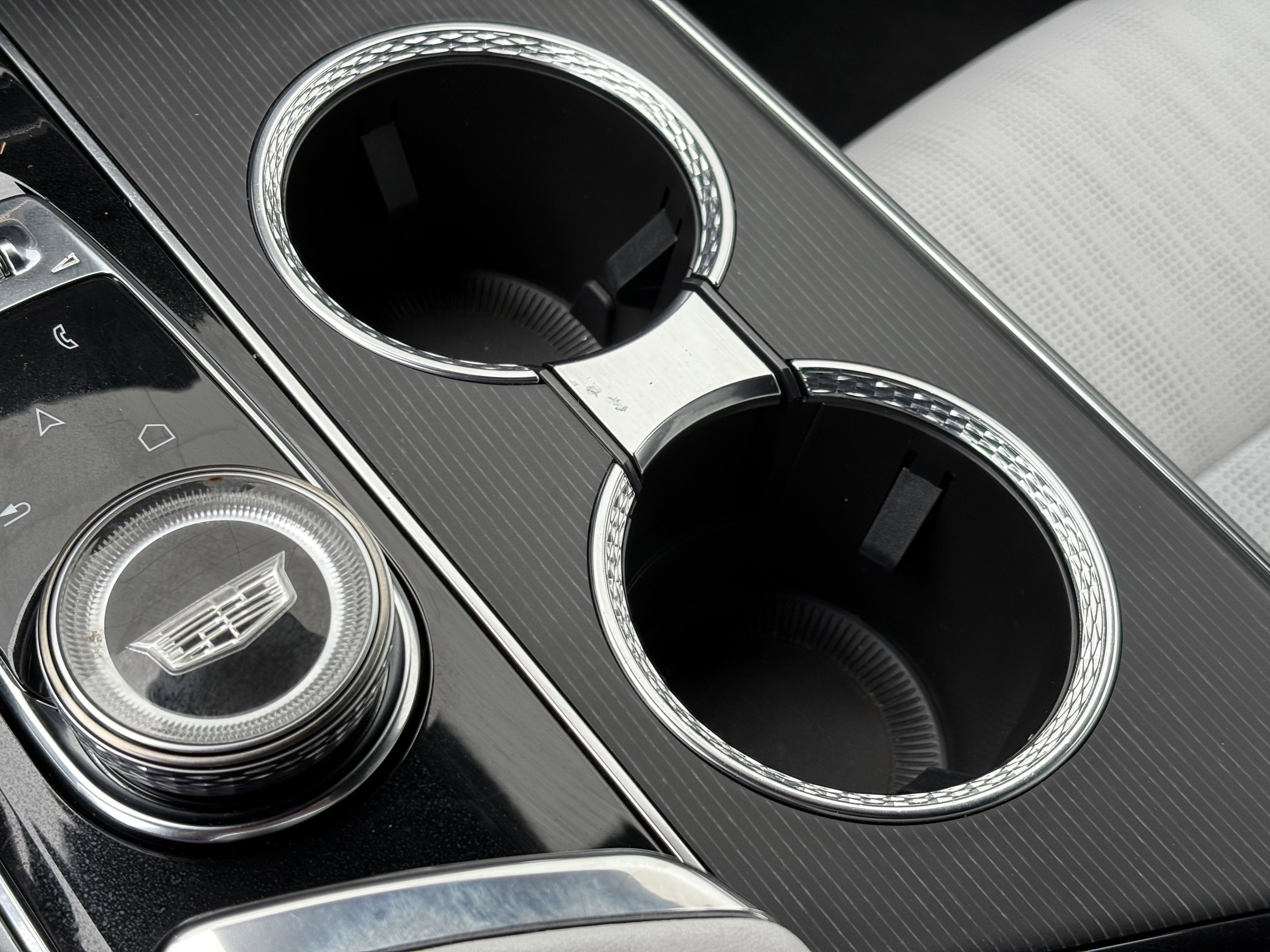 2024 Cadillac LYRIQ Luxury 2