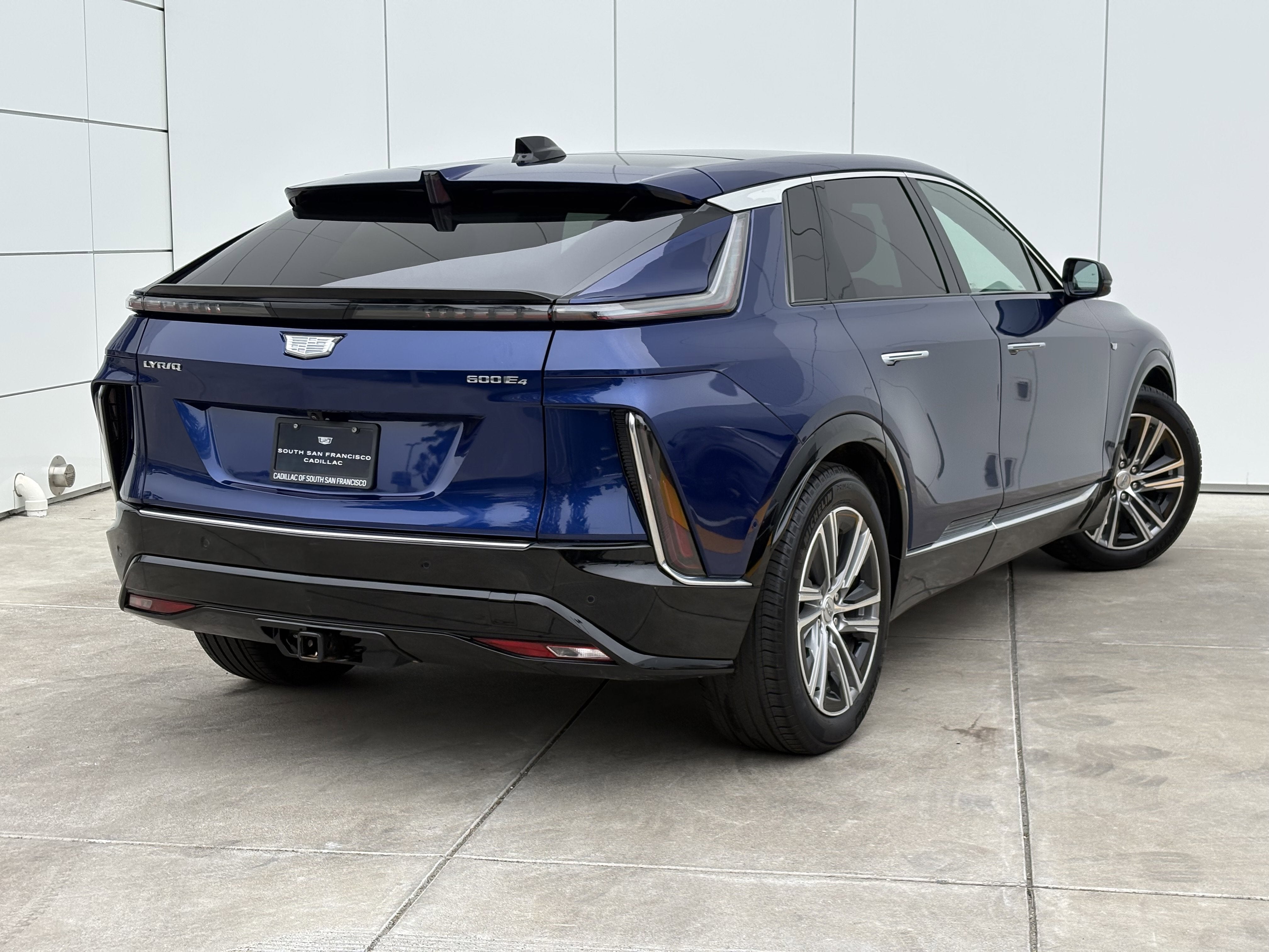 2024 Cadillac LYRIQ Luxury 2