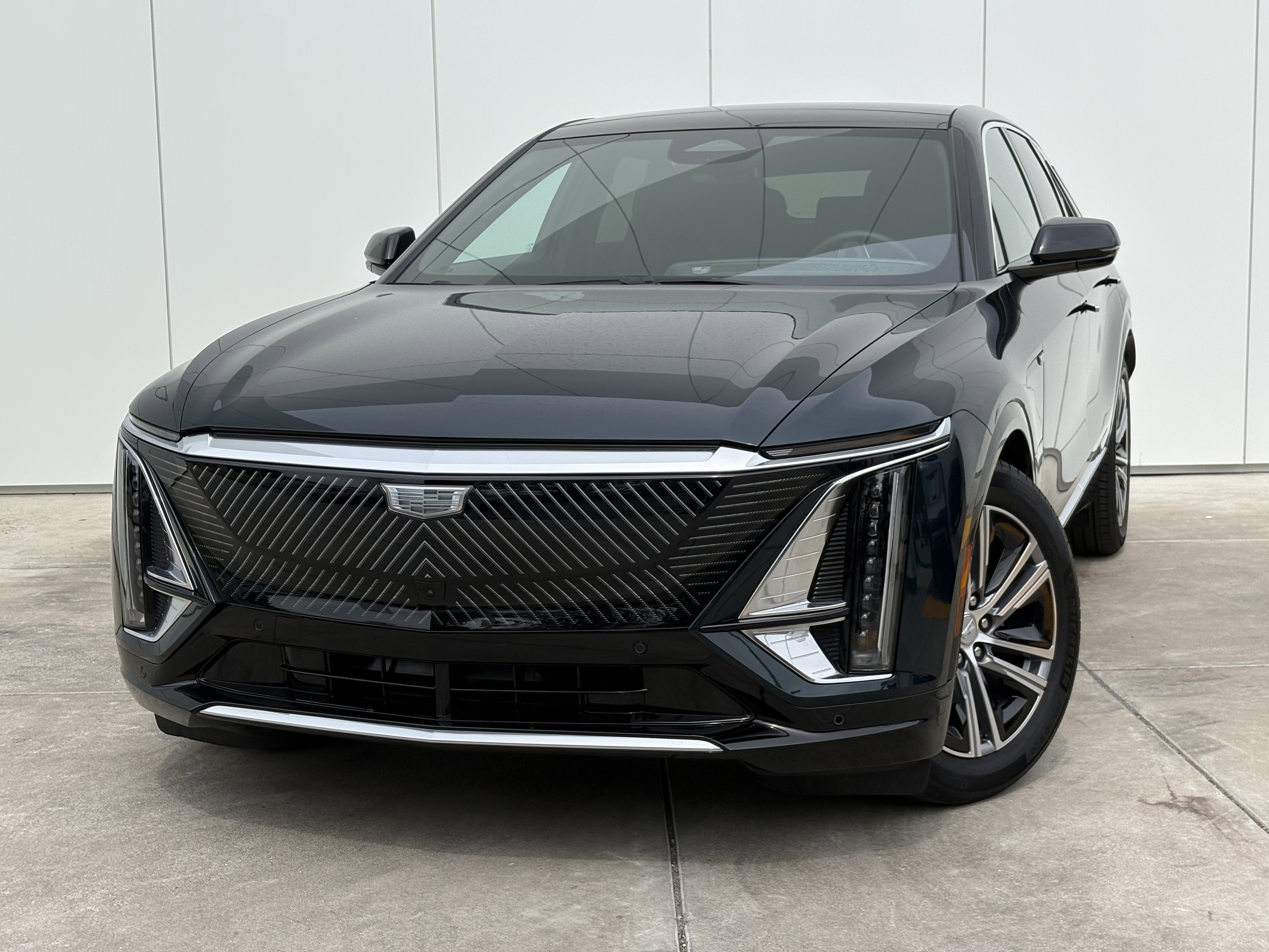 2024 Cadillac LYRIQ Luxury 2