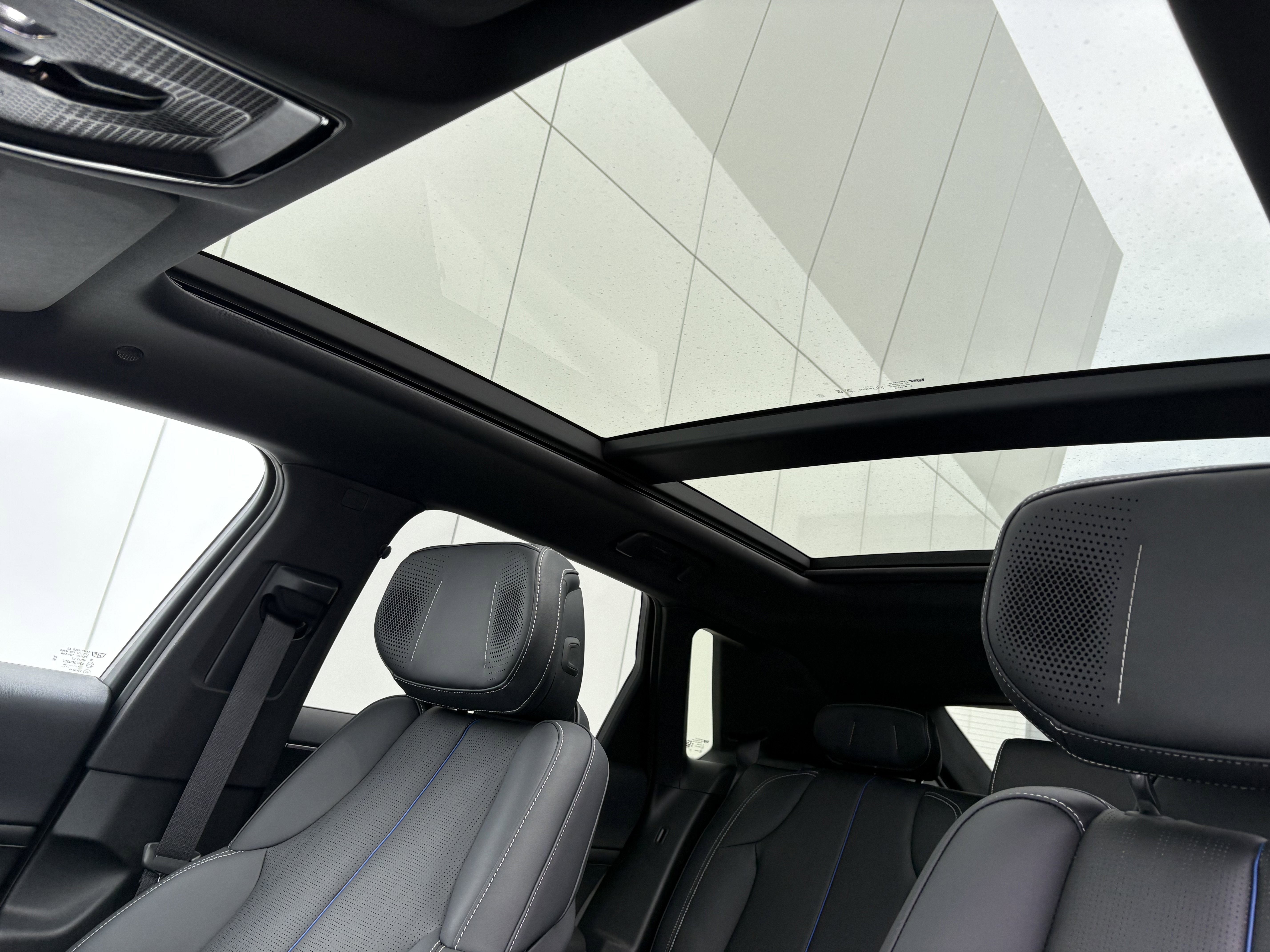 2024 Cadillac LYRIQ Luxury 2
