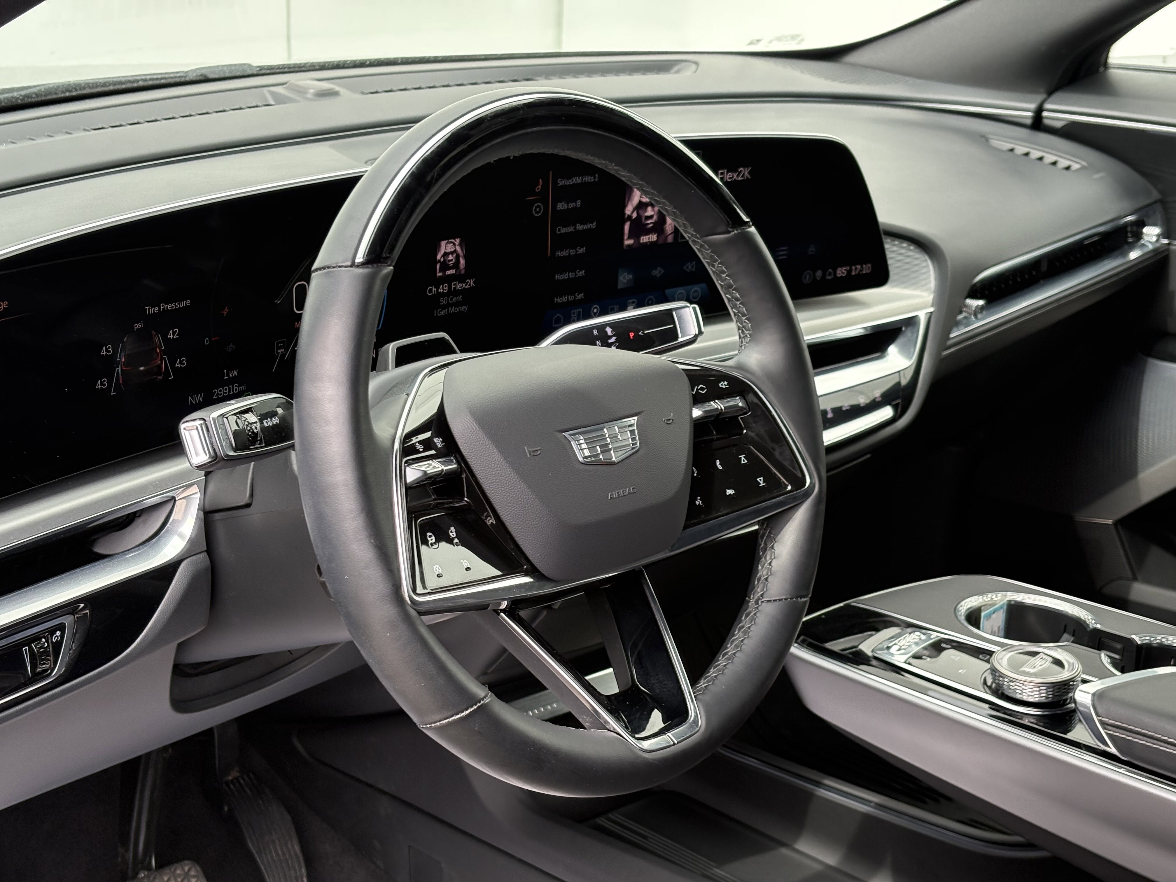 2024 Cadillac LYRIQ Luxury 2