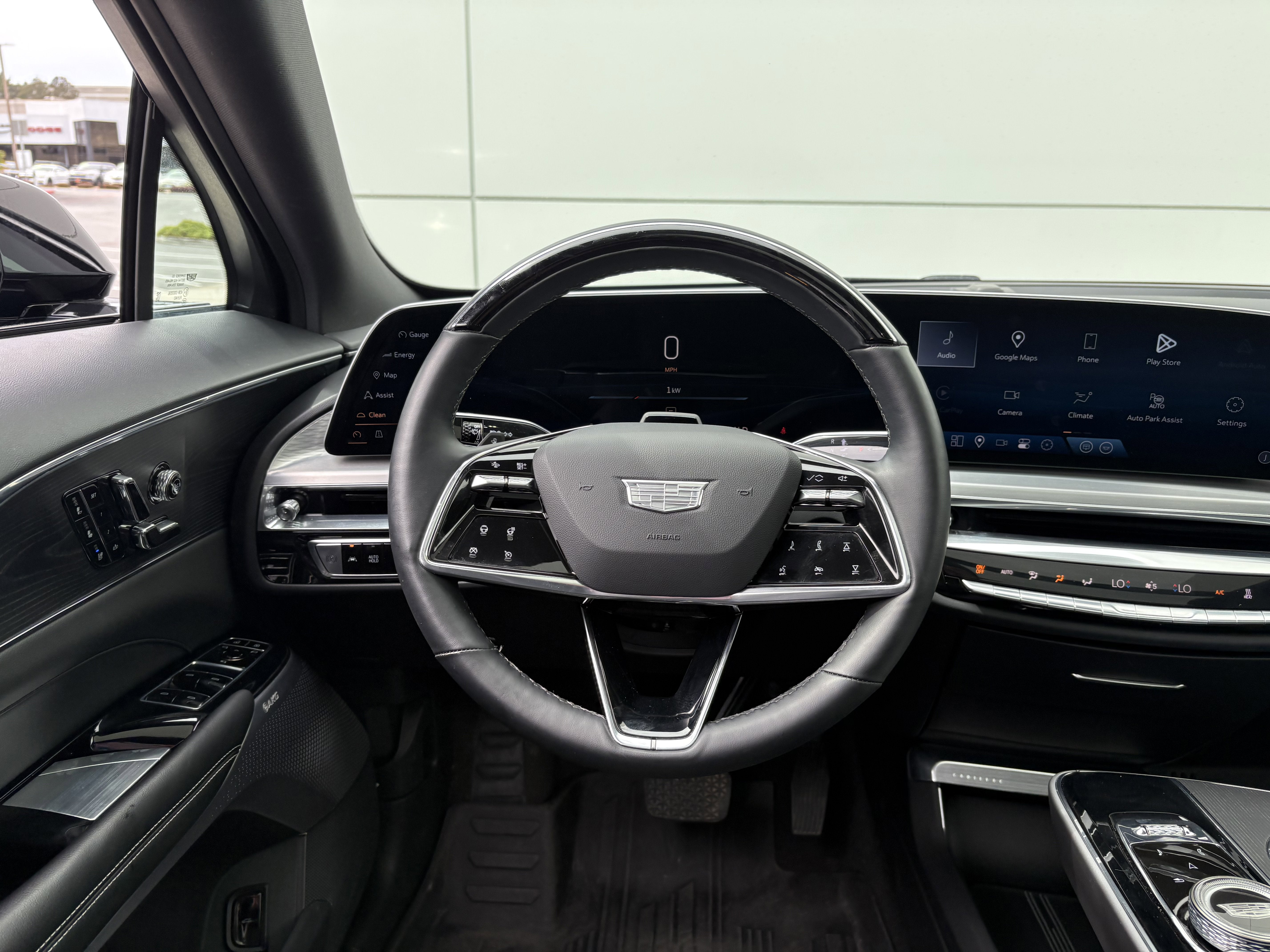 2024 Cadillac LYRIQ Luxury 2