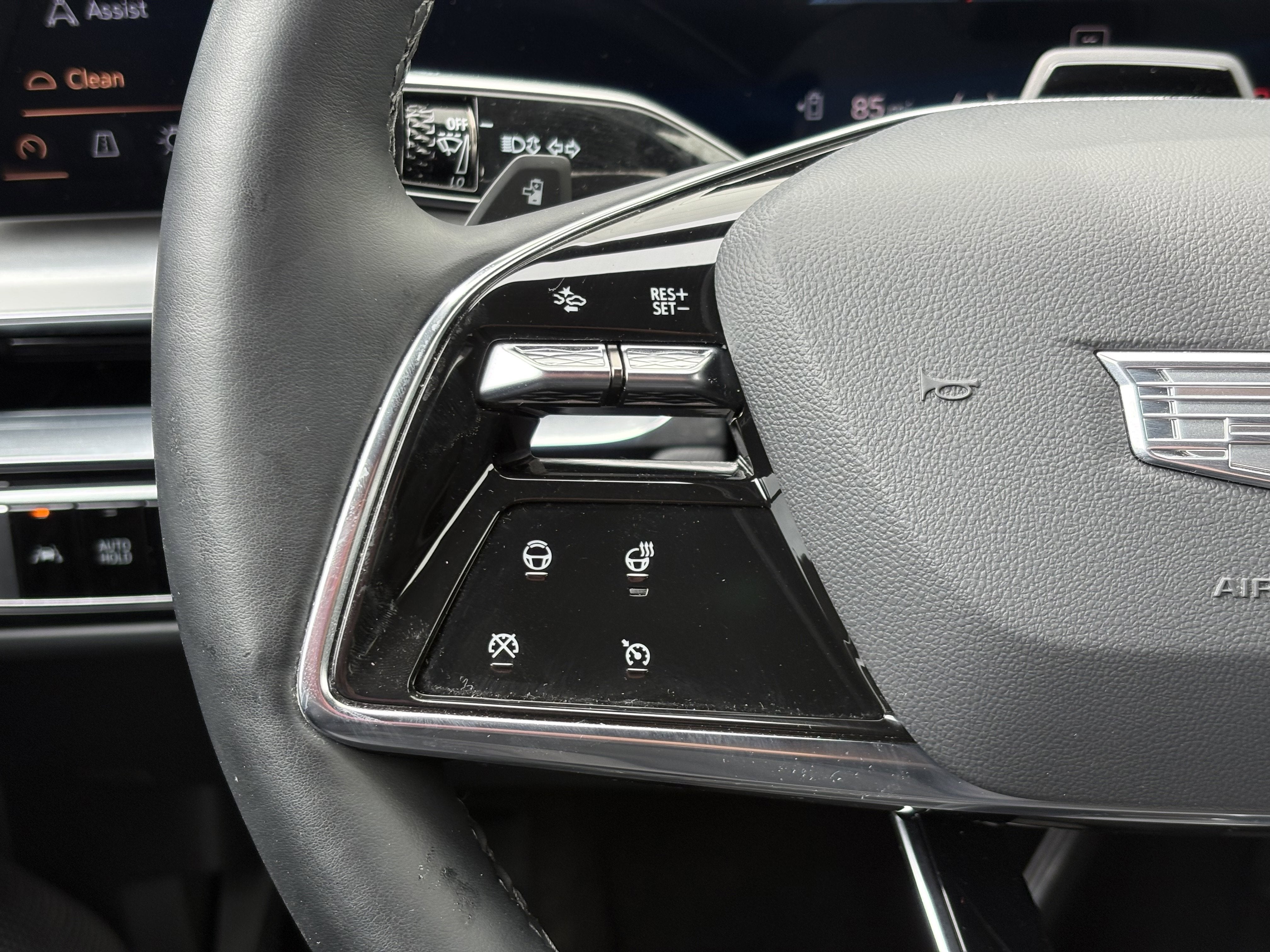 2024 Cadillac LYRIQ Luxury 2